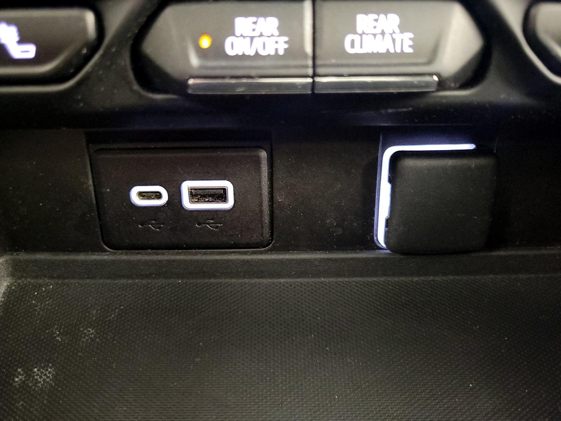 Thumbnail: 2022 Chevrolet Tahoe - 19