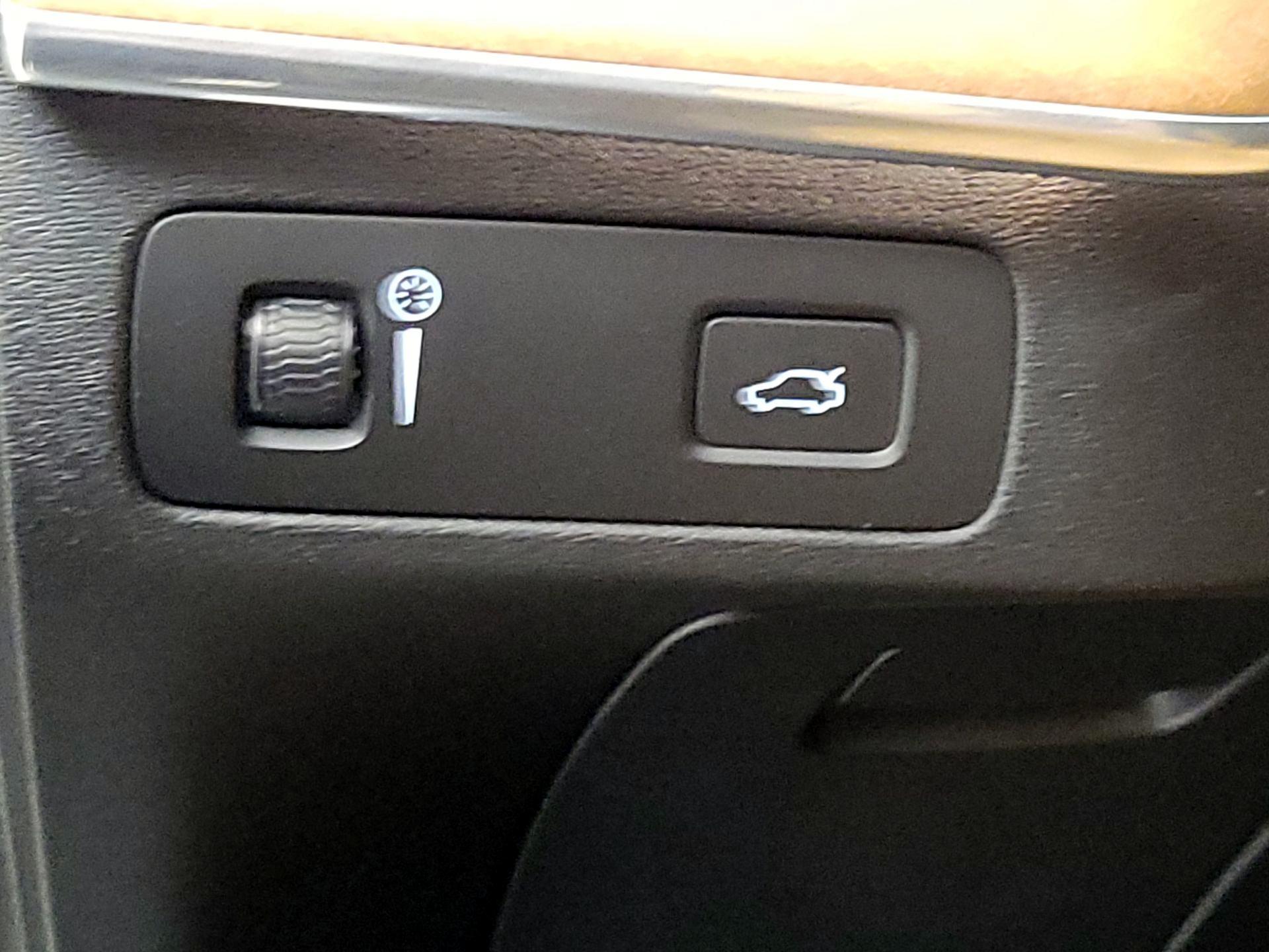 Thumbnail: 2019 Volvo XC90 - 13