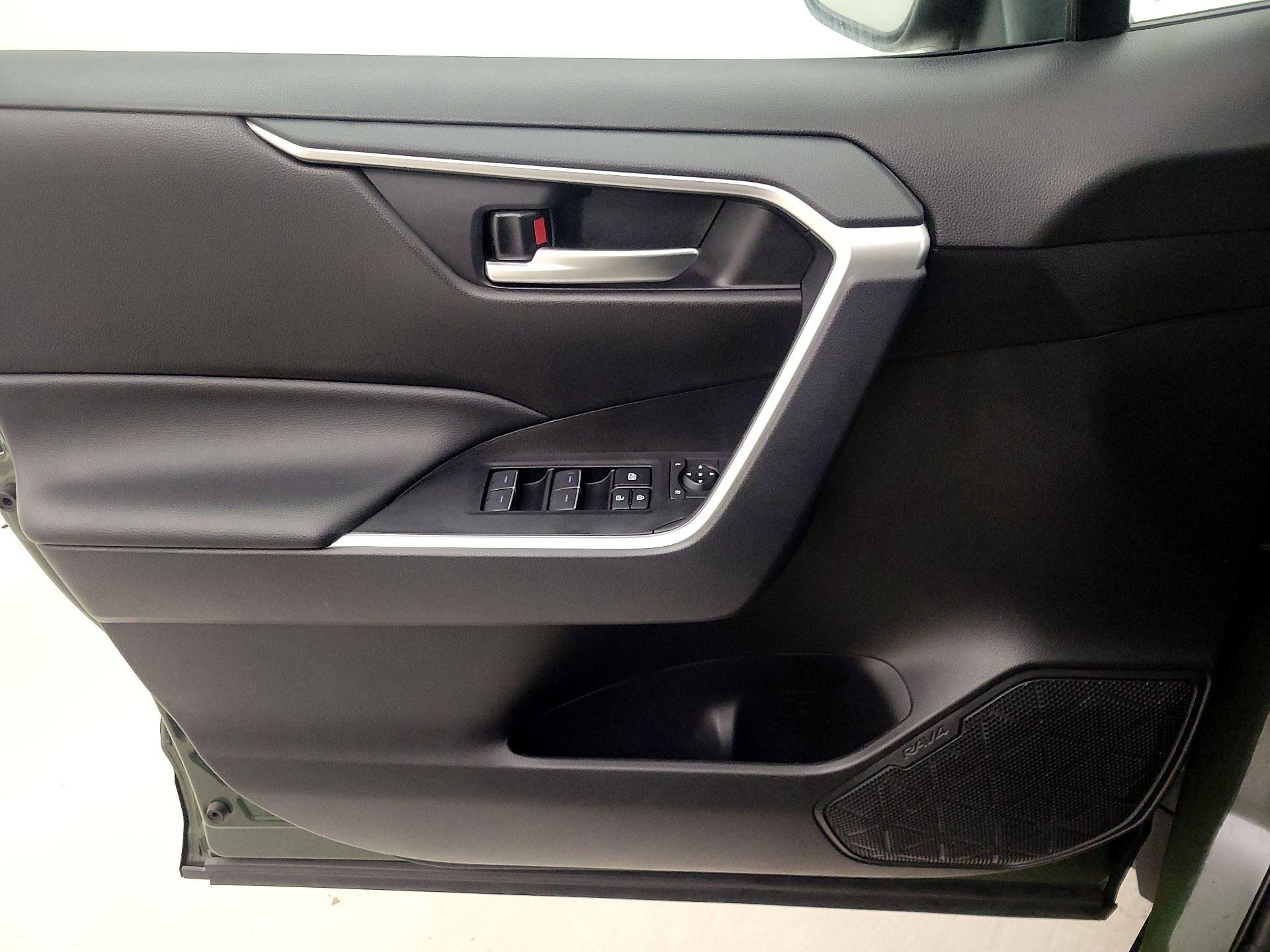 Thumbnail: 2025 Toyota RAV4 - 12