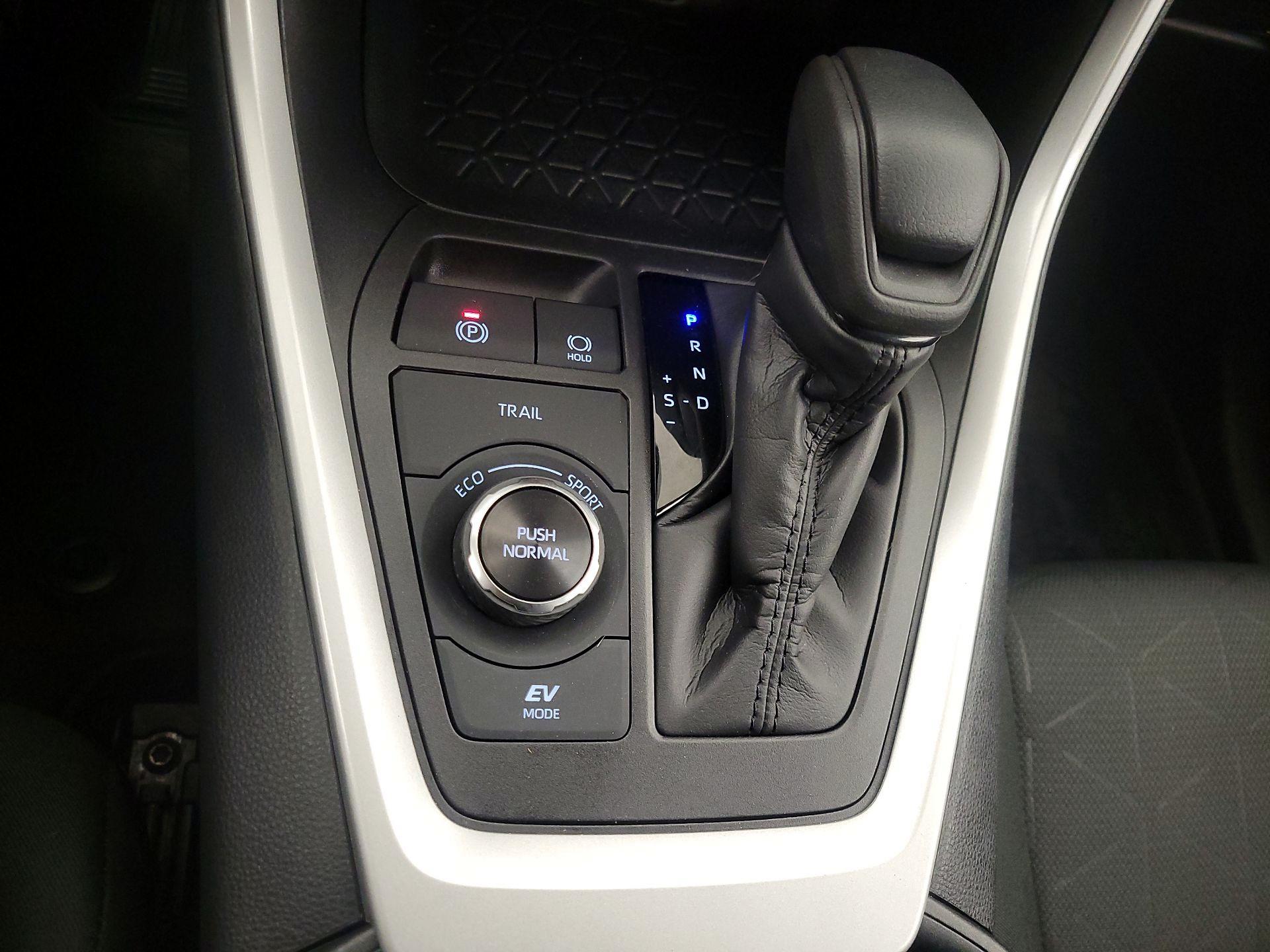 Thumbnail: 2025 Toyota RAV4 - 17