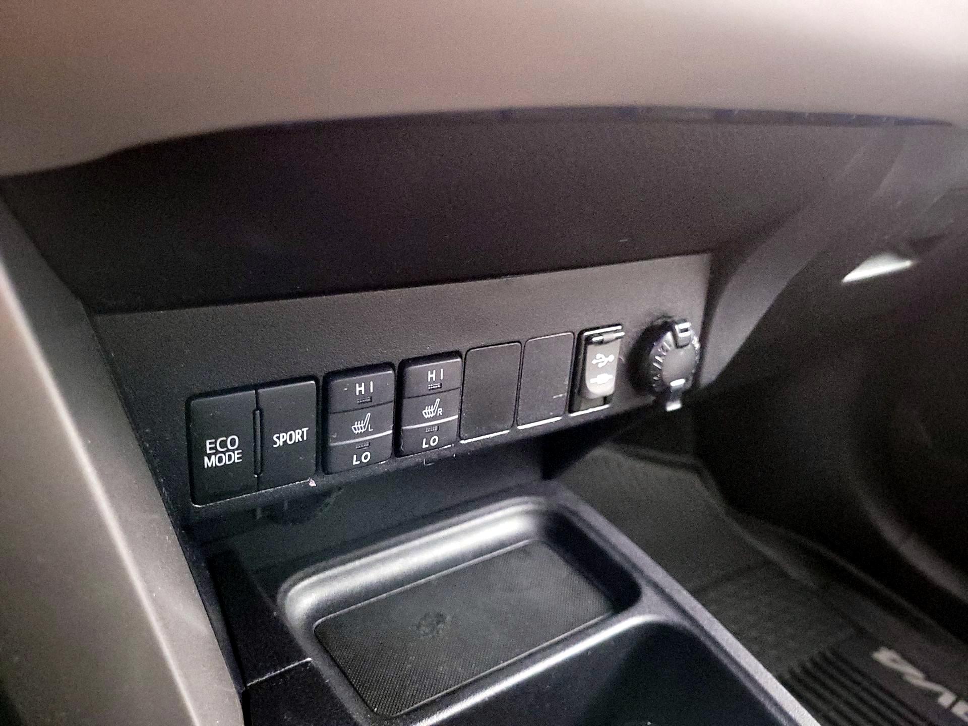 Thumbnail: 2018 Toyota RAV4 - 18