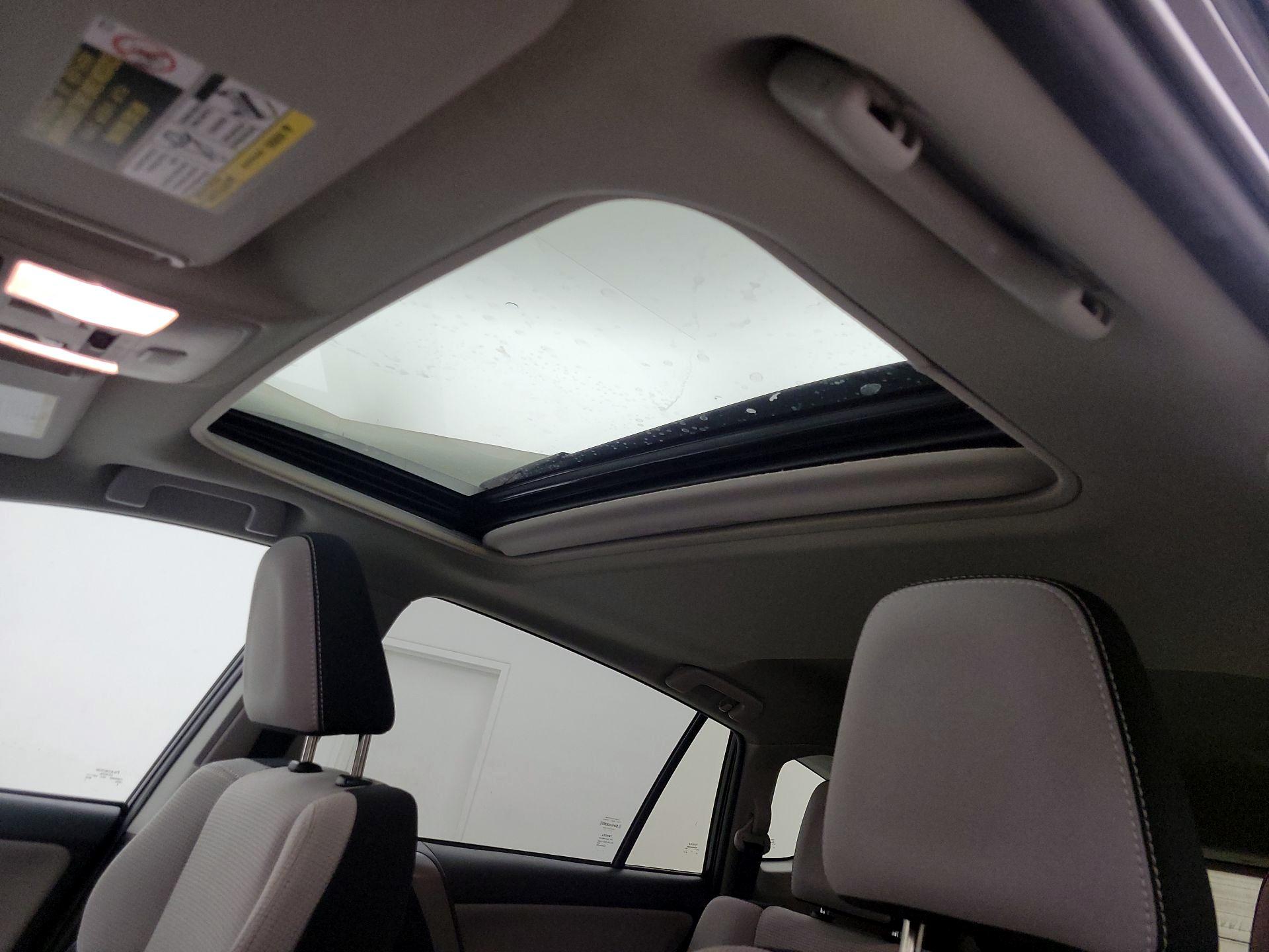 Thumbnail: 2018 Toyota RAV4 - 19