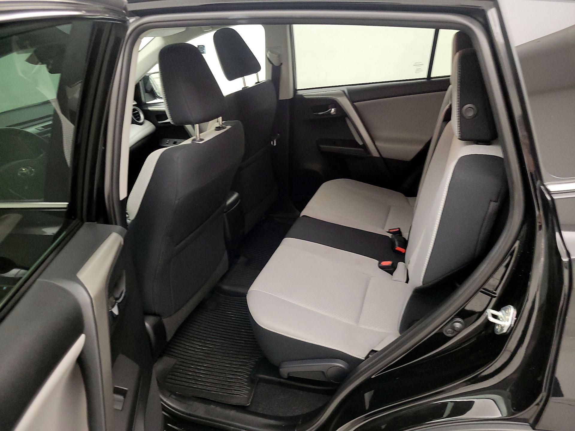 Thumbnail: 2018 Toyota RAV4 - 20