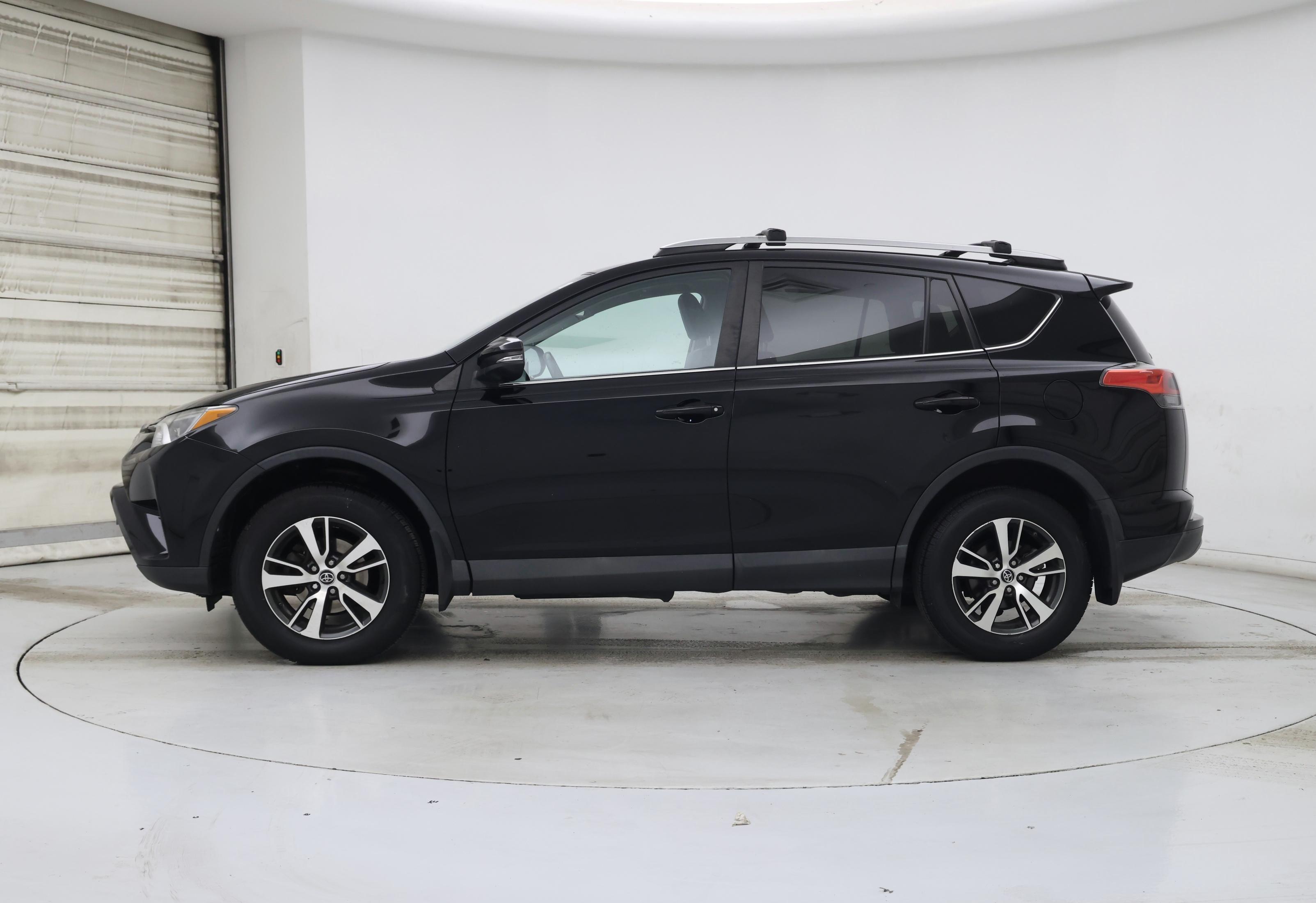 Thumbnail: 2018 Toyota RAV4 - 3