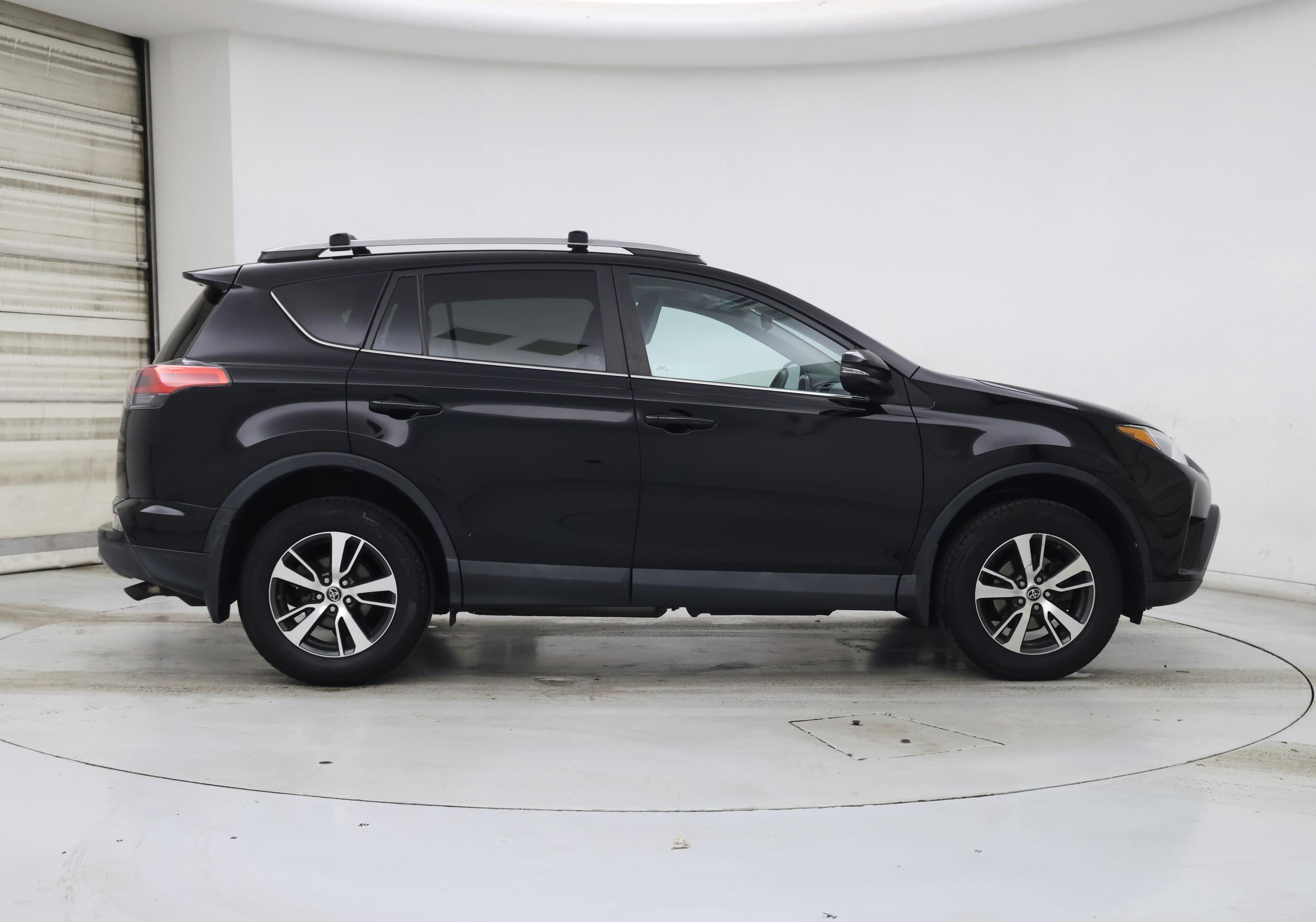 Thumbnail: 2018 Toyota RAV4 - 7