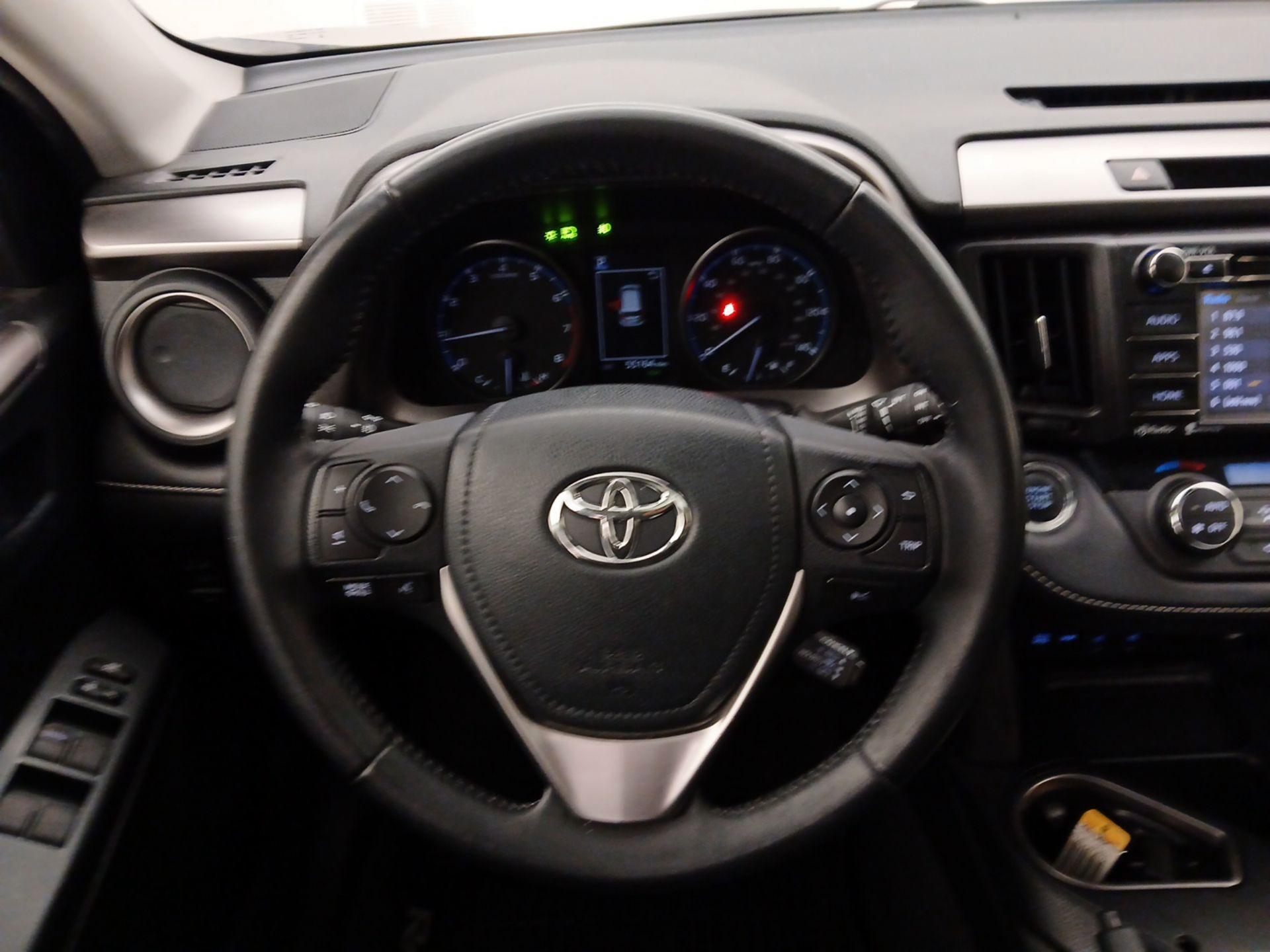 Thumbnail: 2018 Toyota RAV4 - 10