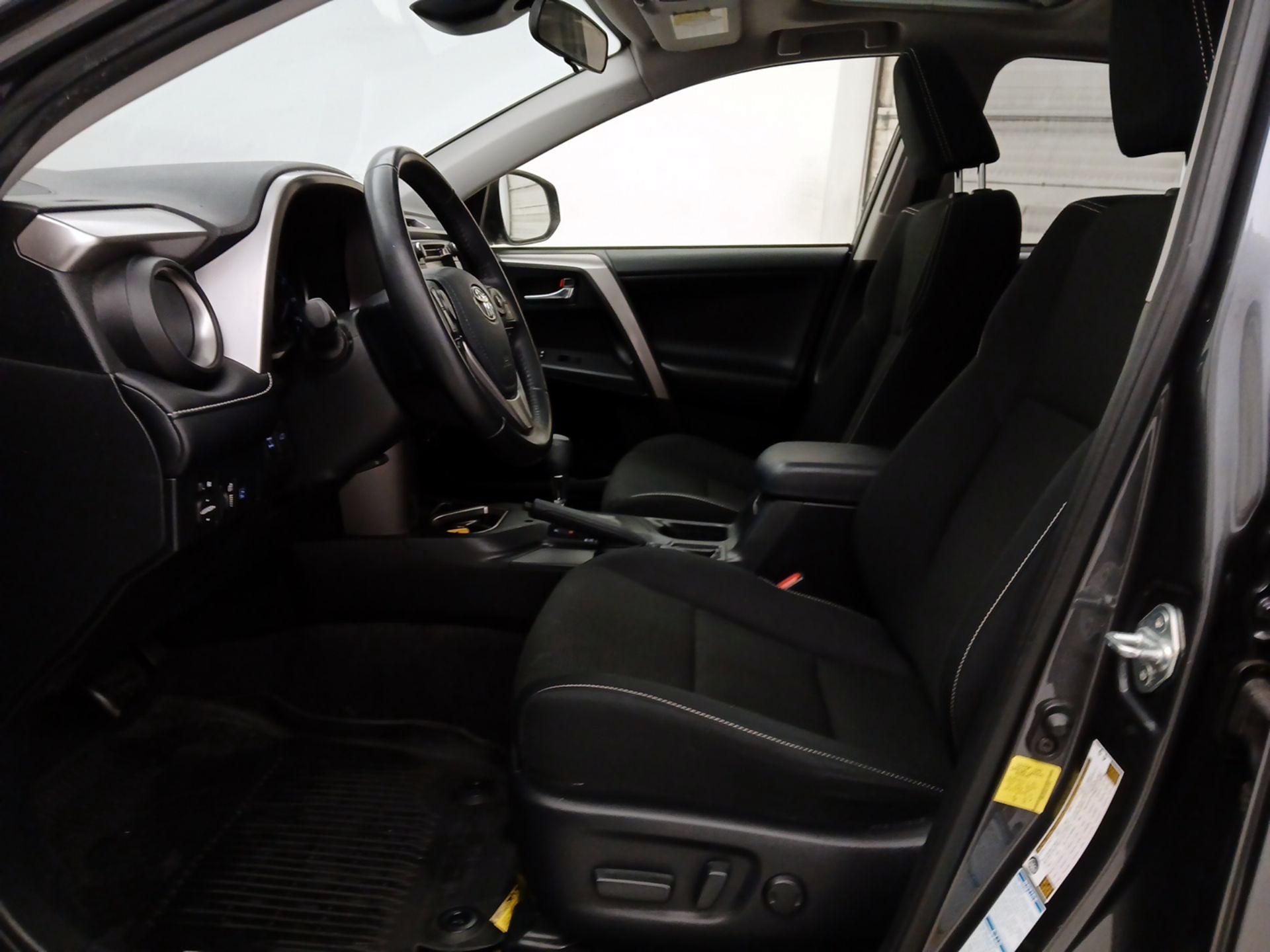 Thumbnail: 2018 Toyota RAV4 - 11