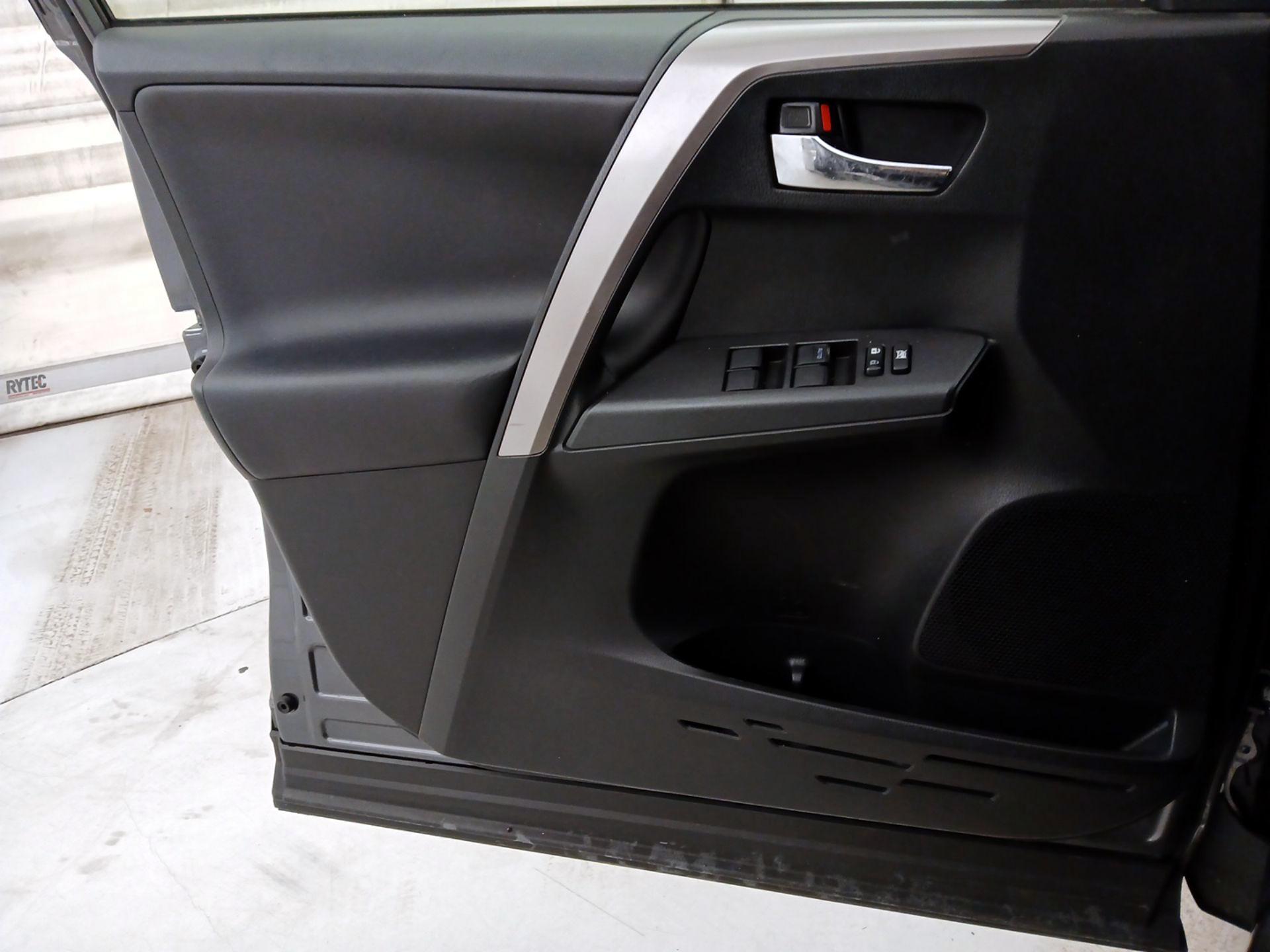 Thumbnail: 2018 Toyota RAV4 - 12