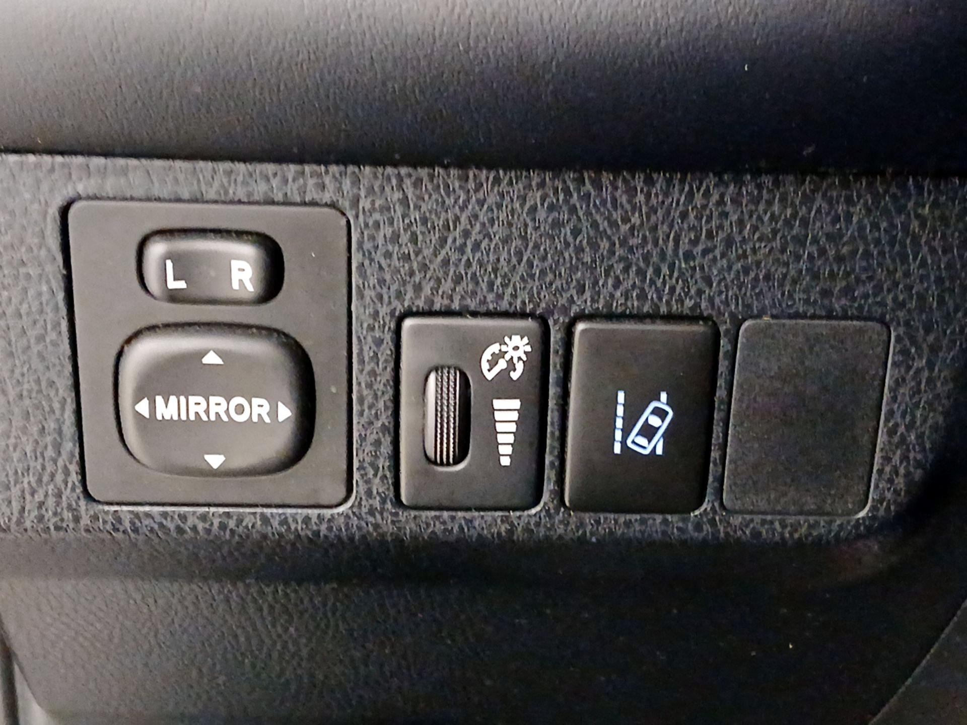 Thumbnail: 2018 Toyota RAV4 - 13