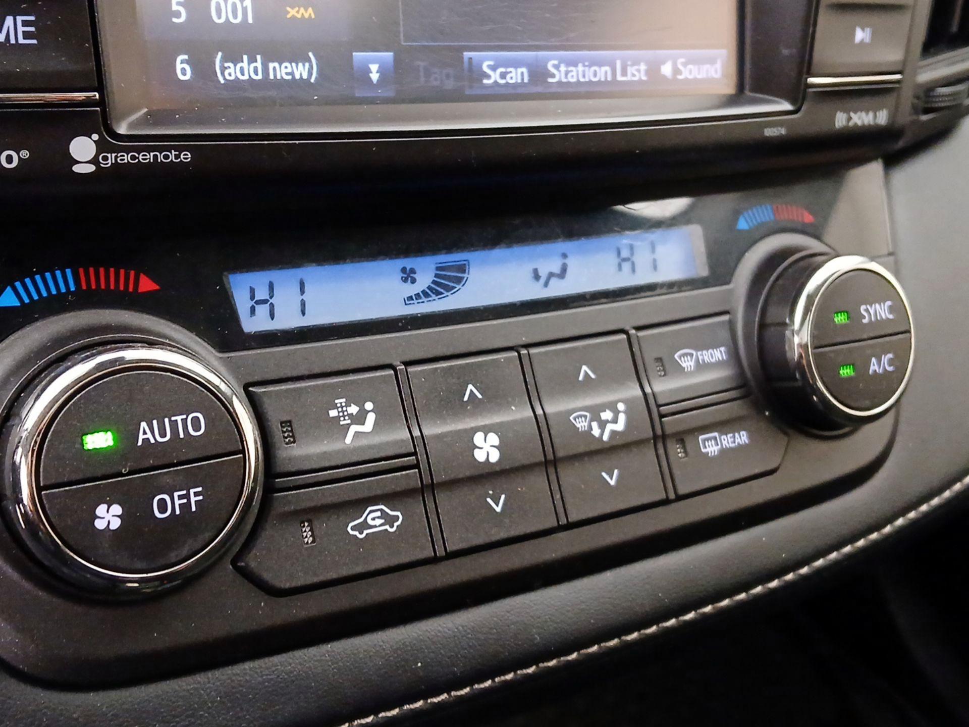 Thumbnail: 2018 Toyota RAV4 - 16