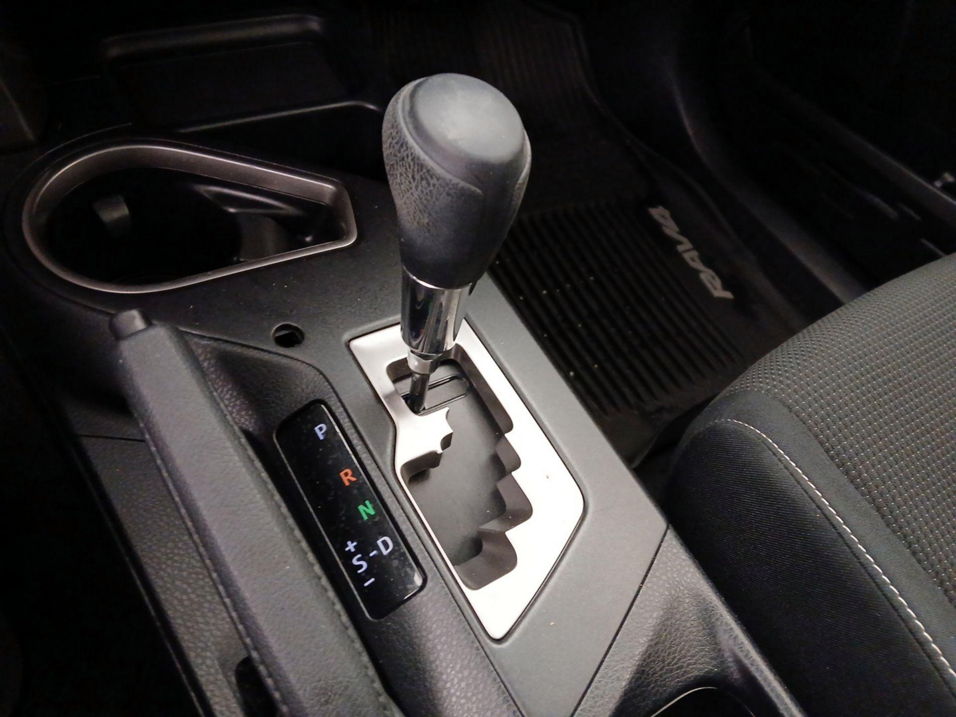 Thumbnail: 2018 Toyota RAV4 - 17