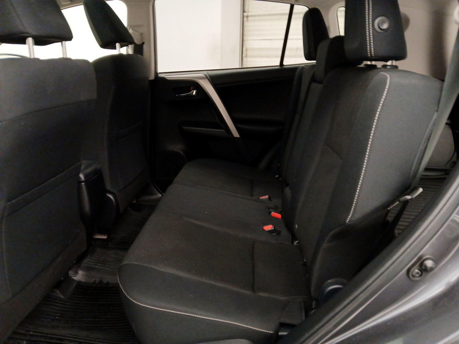 Thumbnail: 2018 Toyota RAV4 - 20