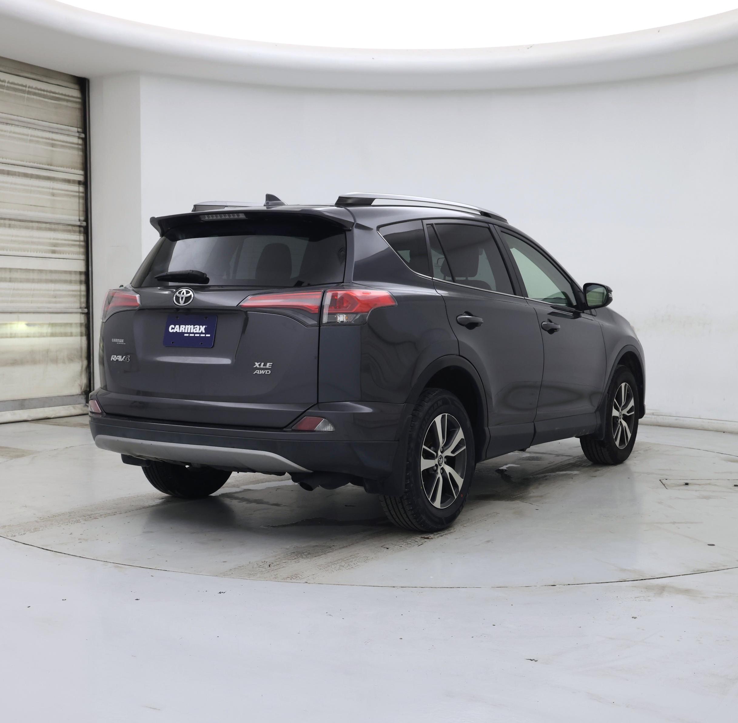 Thumbnail: 2018 Toyota RAV4 - 8