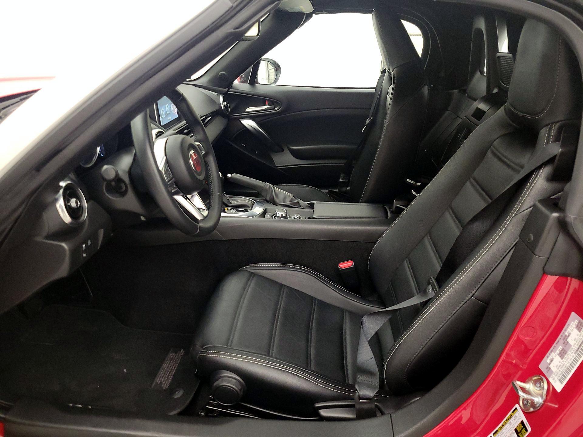 Thumbnail: 2017 Fiat 124 Spider - 11