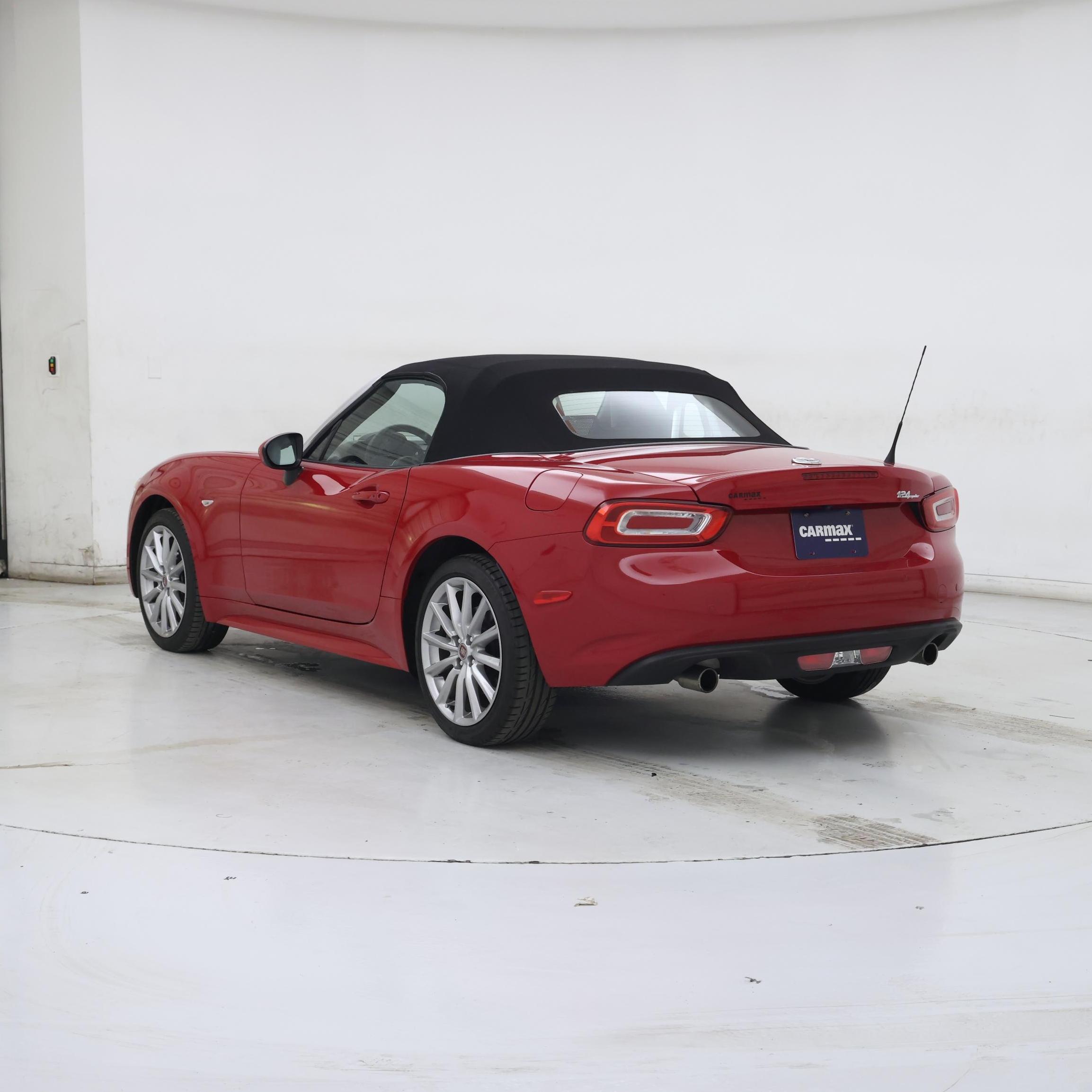 Thumbnail: 2017 Fiat 124 Spider - 2