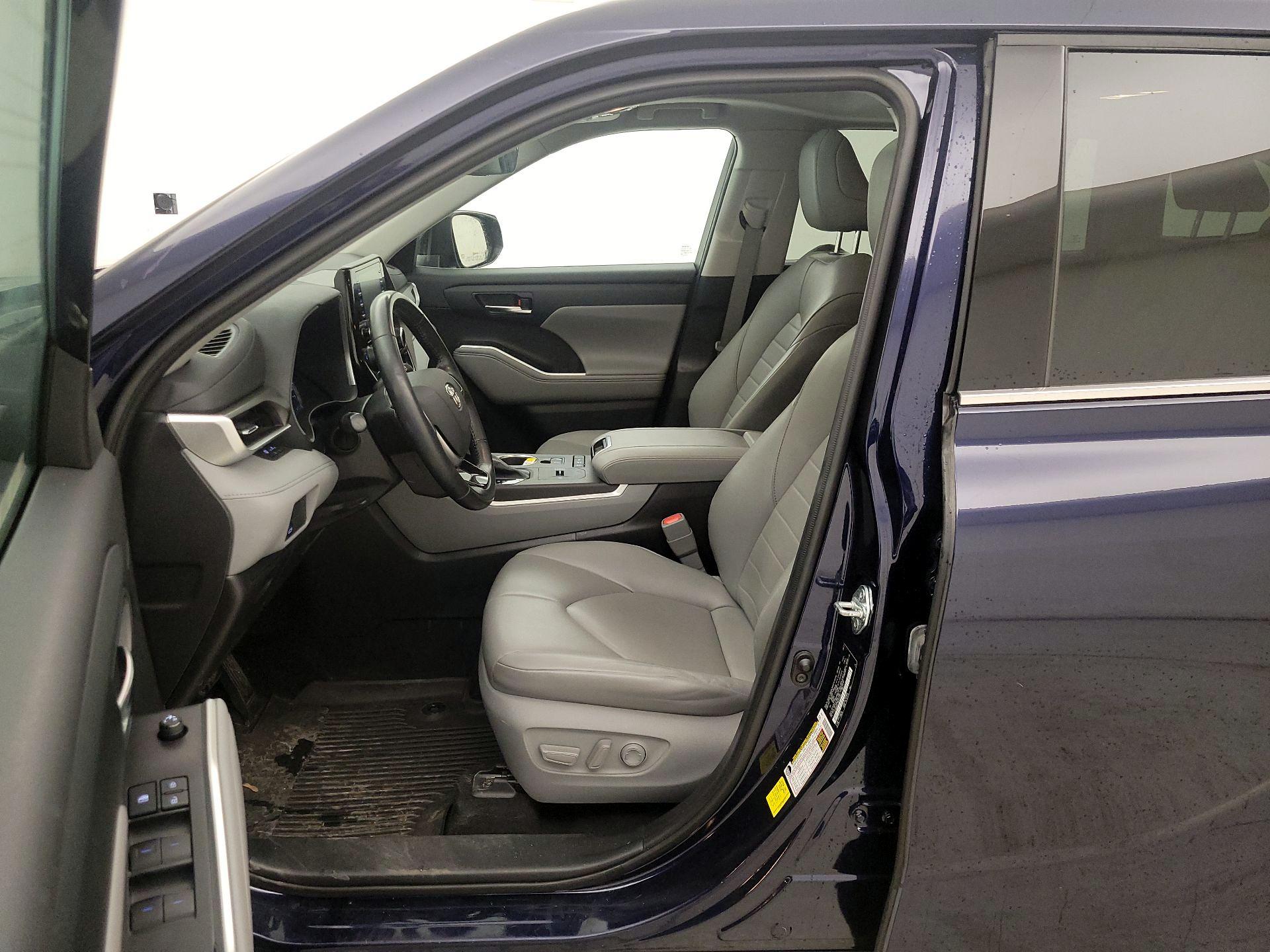 Thumbnail: 2021 Toyota Highlander - 11