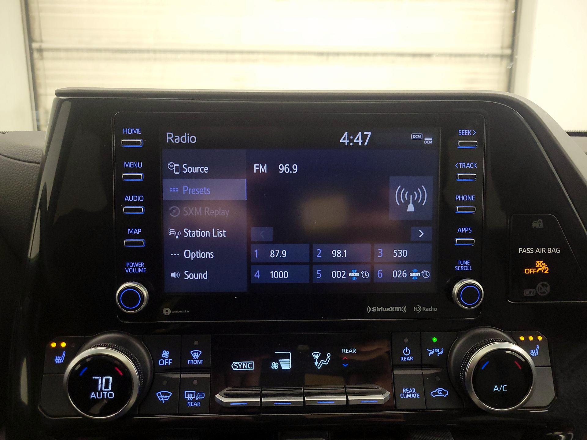 Thumbnail: 2021 Toyota Highlander - 15