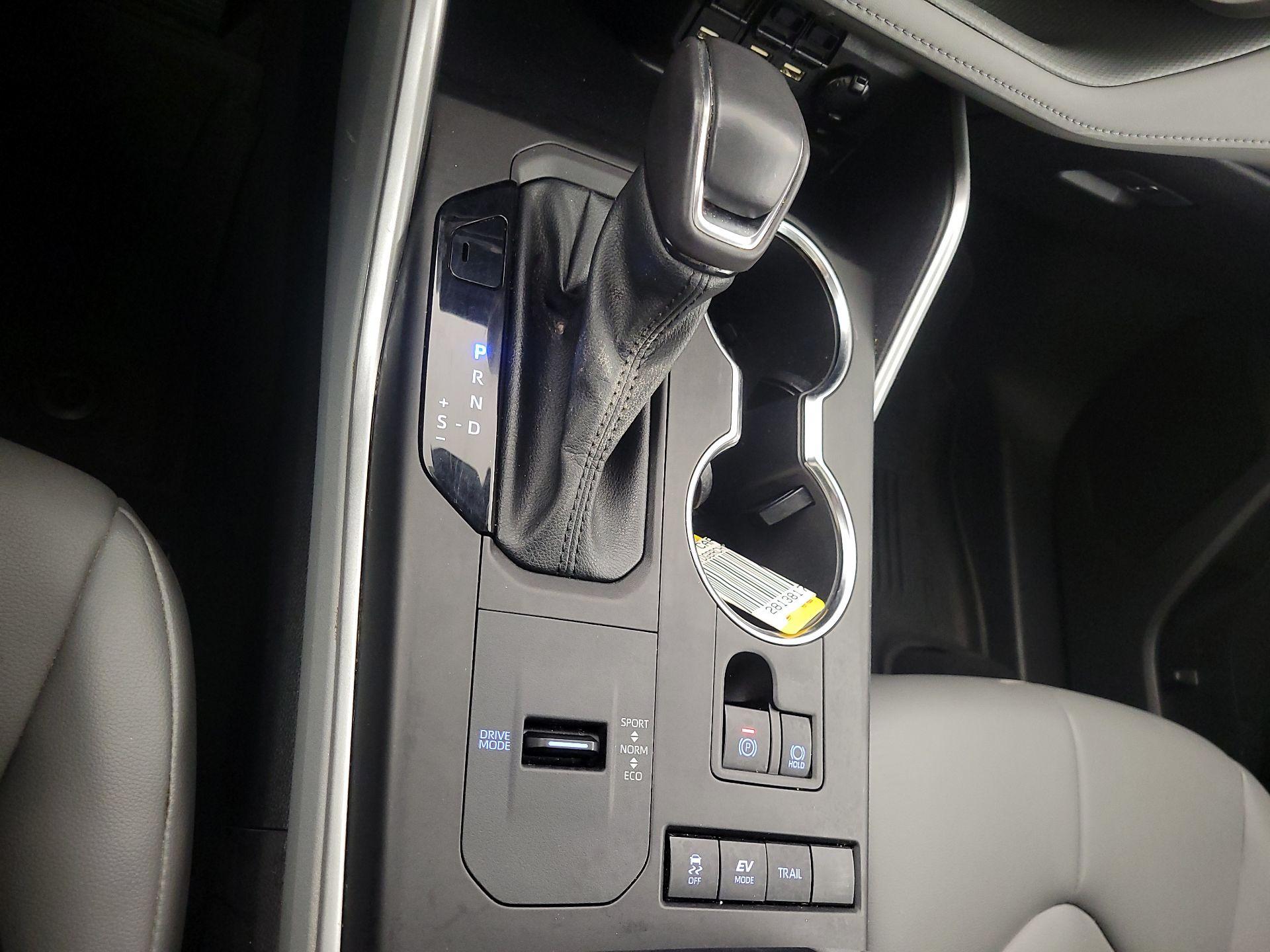 Thumbnail: 2021 Toyota Highlander - 17