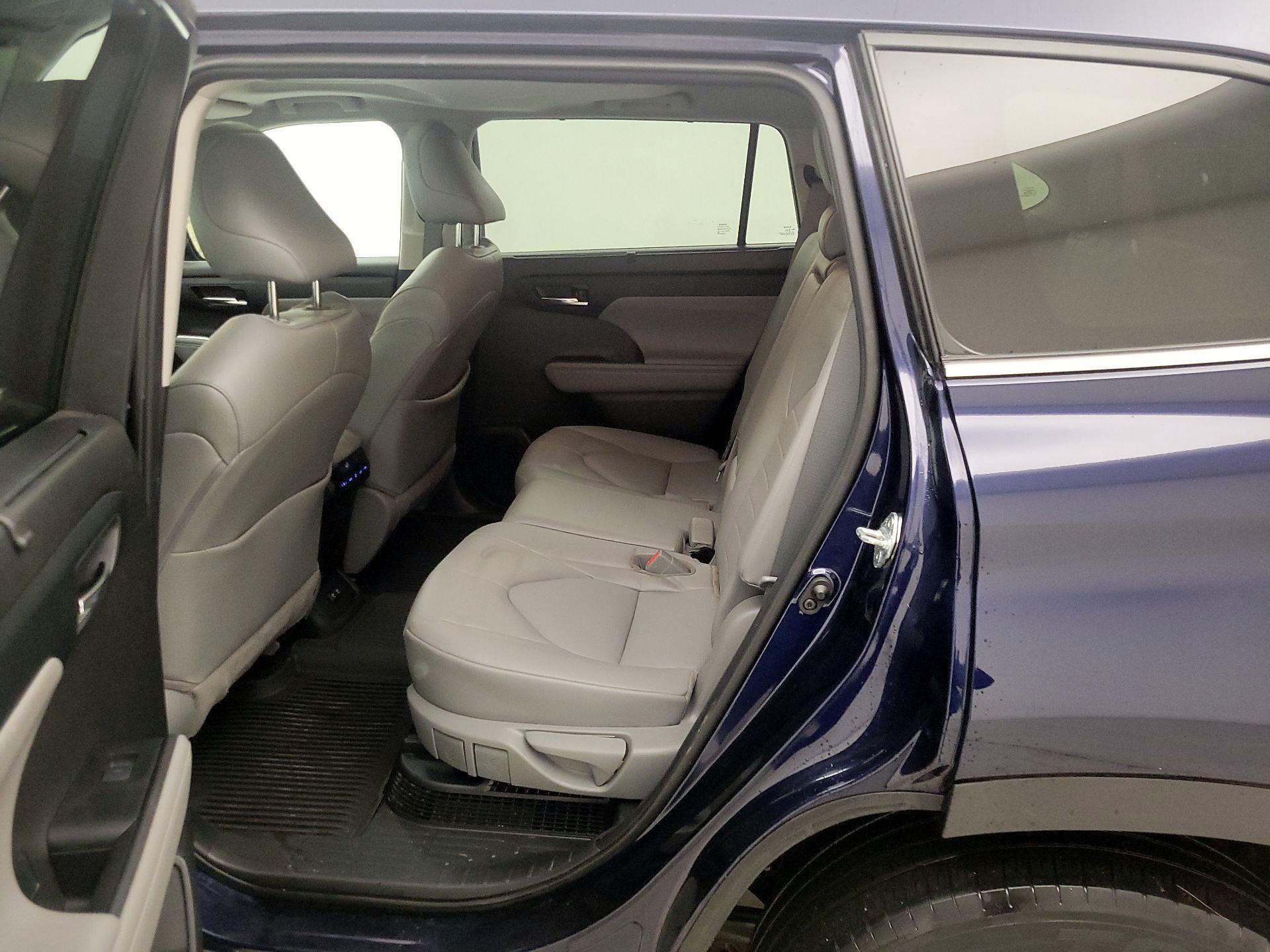 Thumbnail: 2021 Toyota Highlander - 20