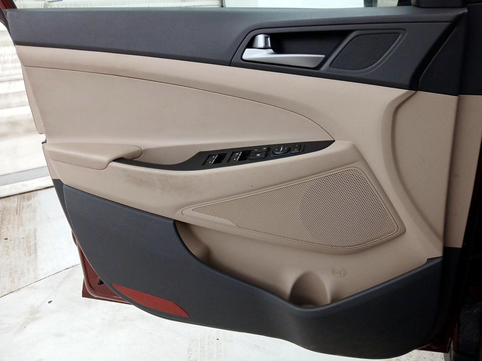 Thumbnail: 2016 Hyundai Tucson - 12