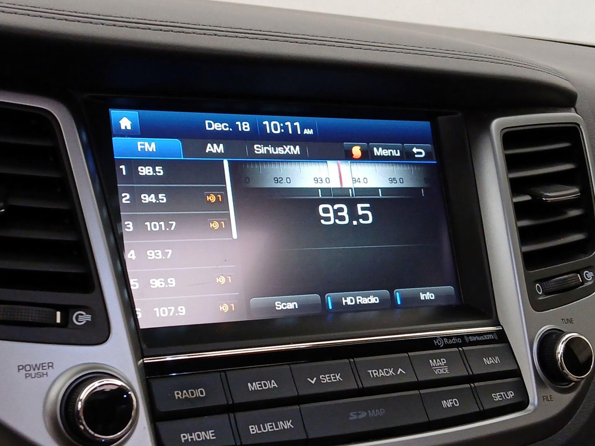 Thumbnail: 2016 Hyundai Tucson - 16