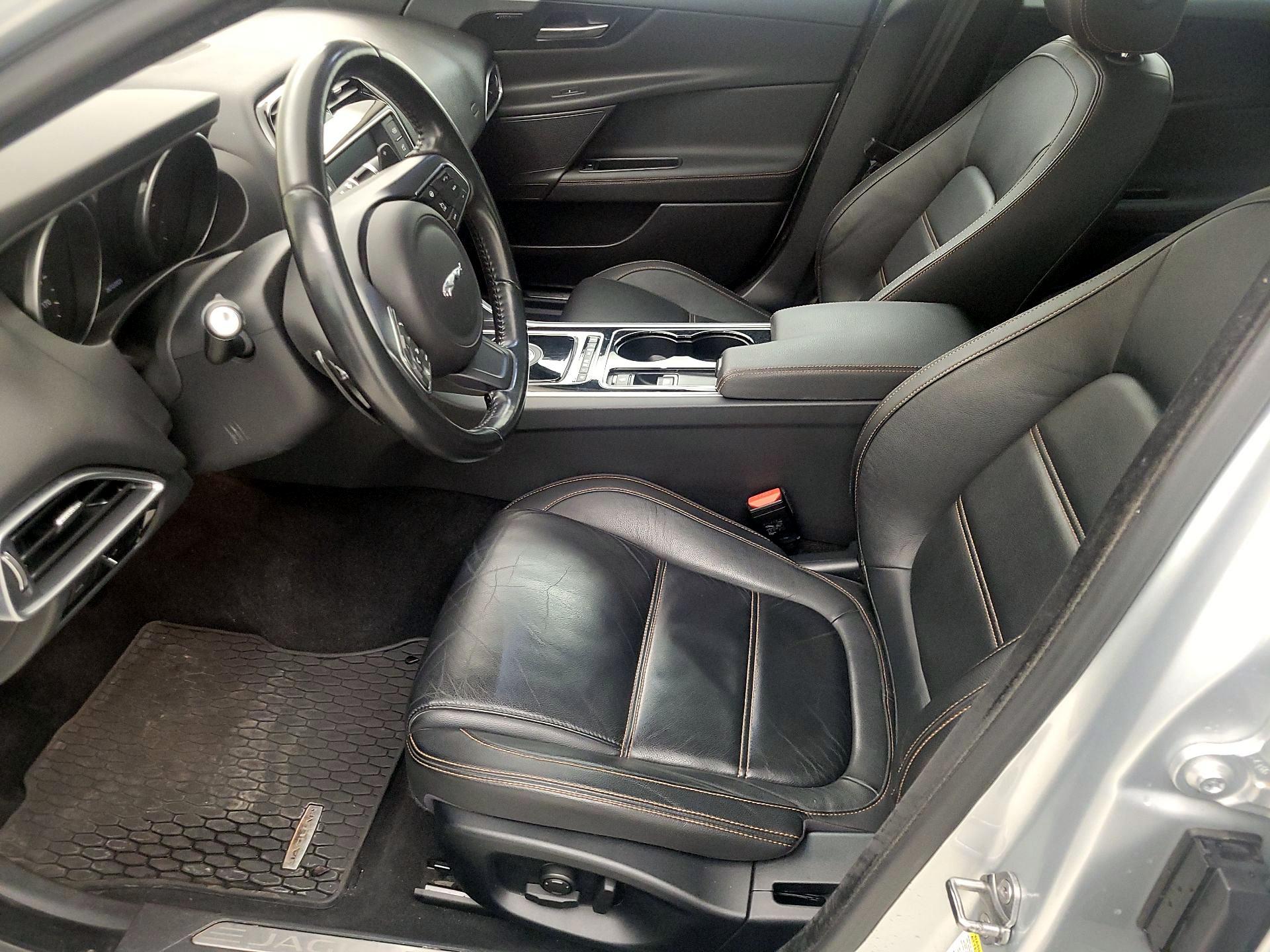 Thumbnail: 2017 Jaguar XE - 11