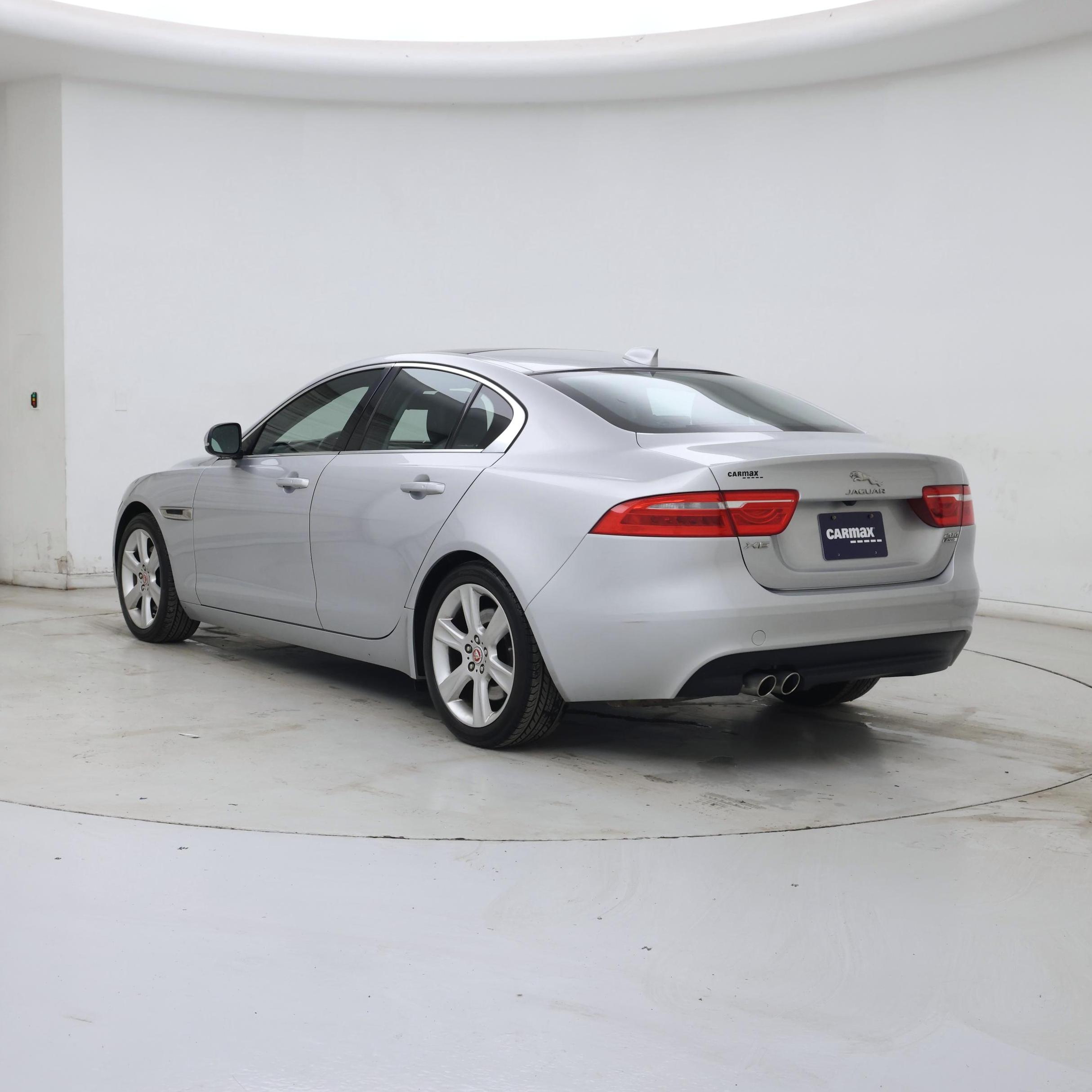 Thumbnail: 2017 Jaguar XE - 2