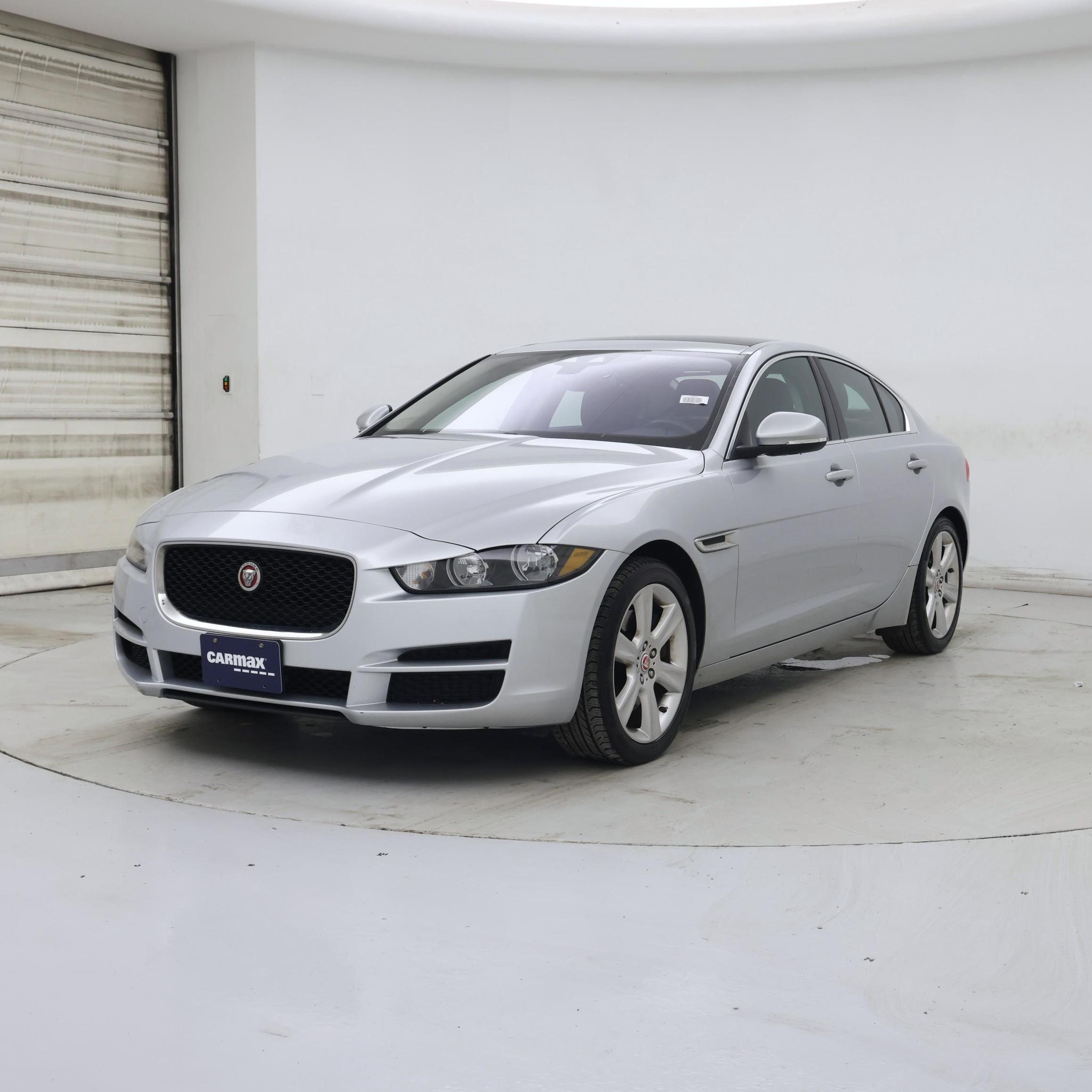 Thumbnail: 2017 Jaguar XE - 4