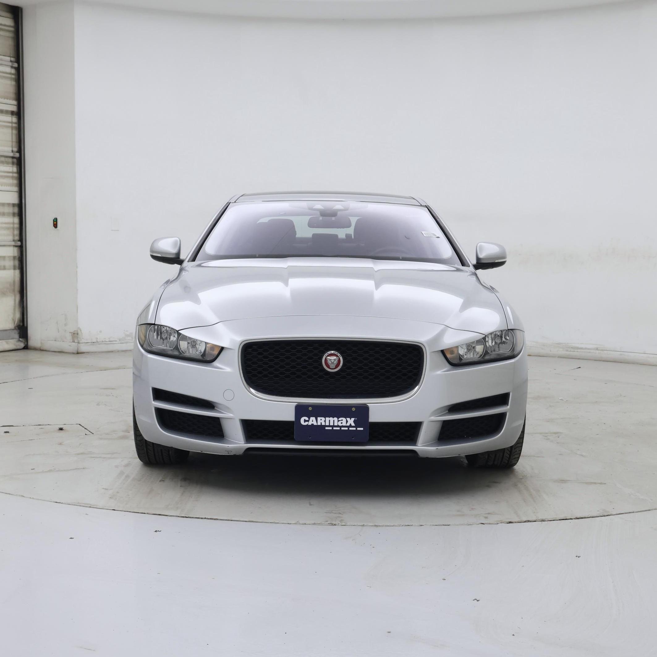Thumbnail: 2017 Jaguar XE - 5