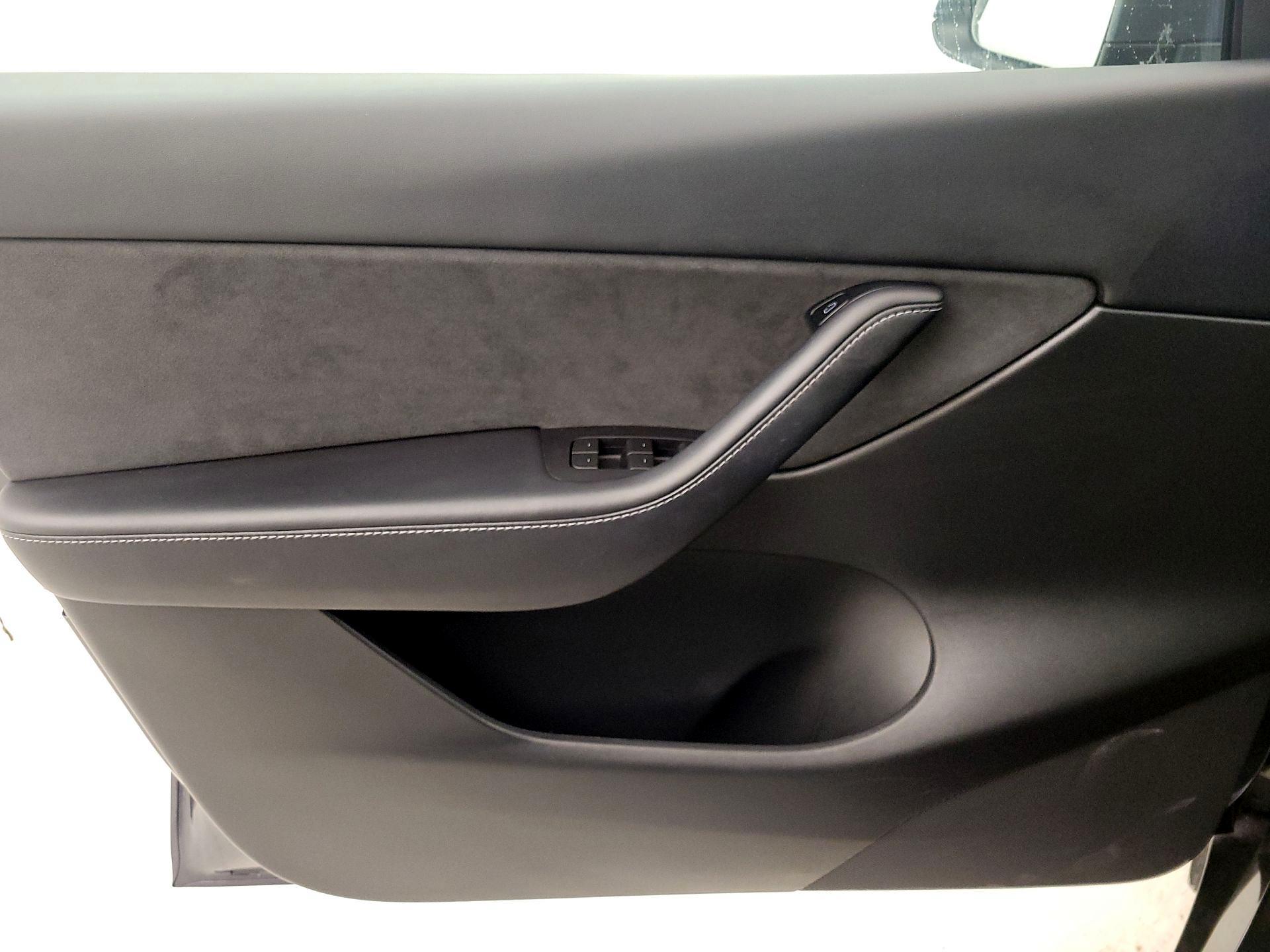 Thumbnail: 2022 Tesla Model Y - 12