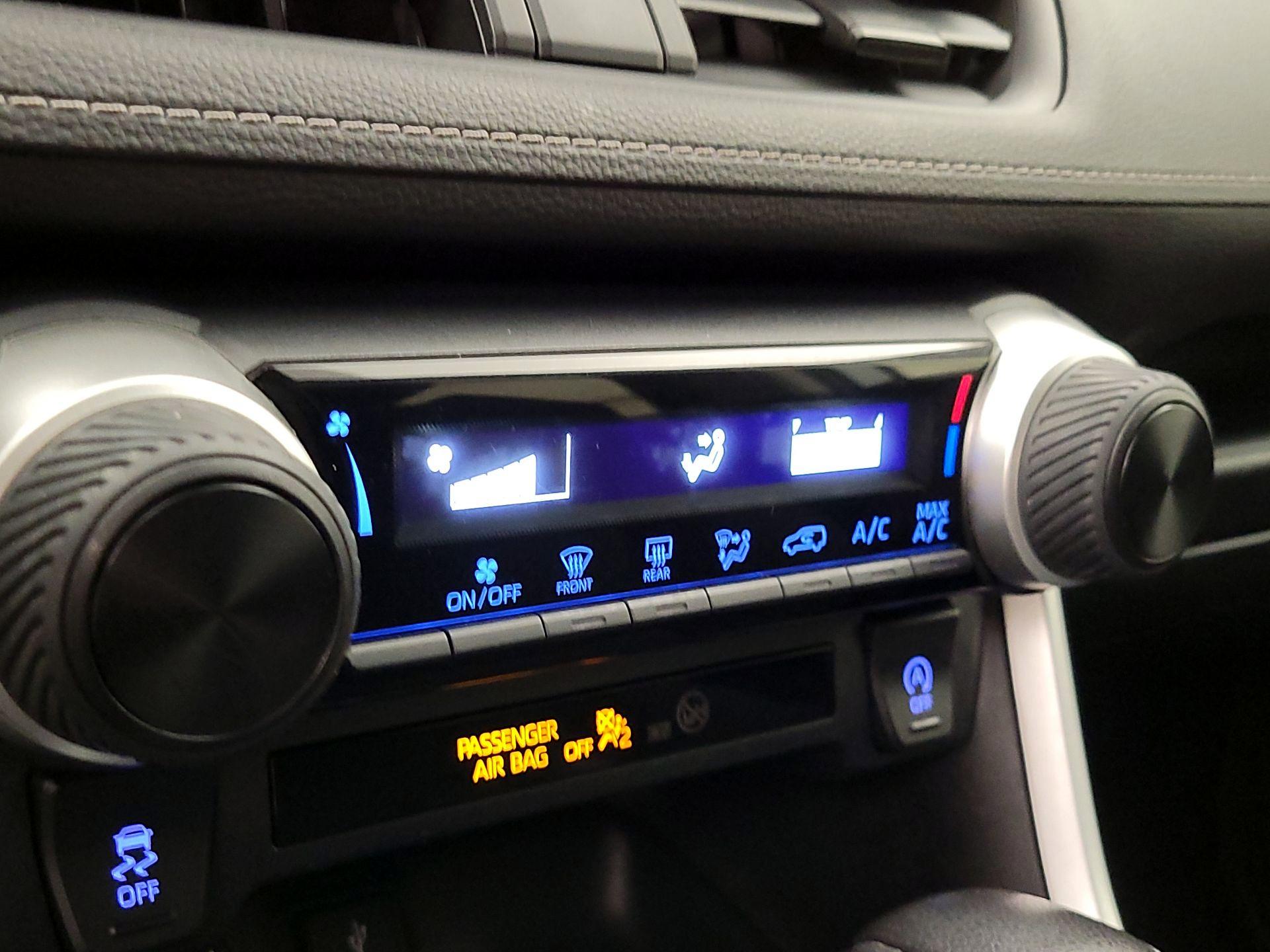 Thumbnail: 2020 Toyota RAV4 - 16