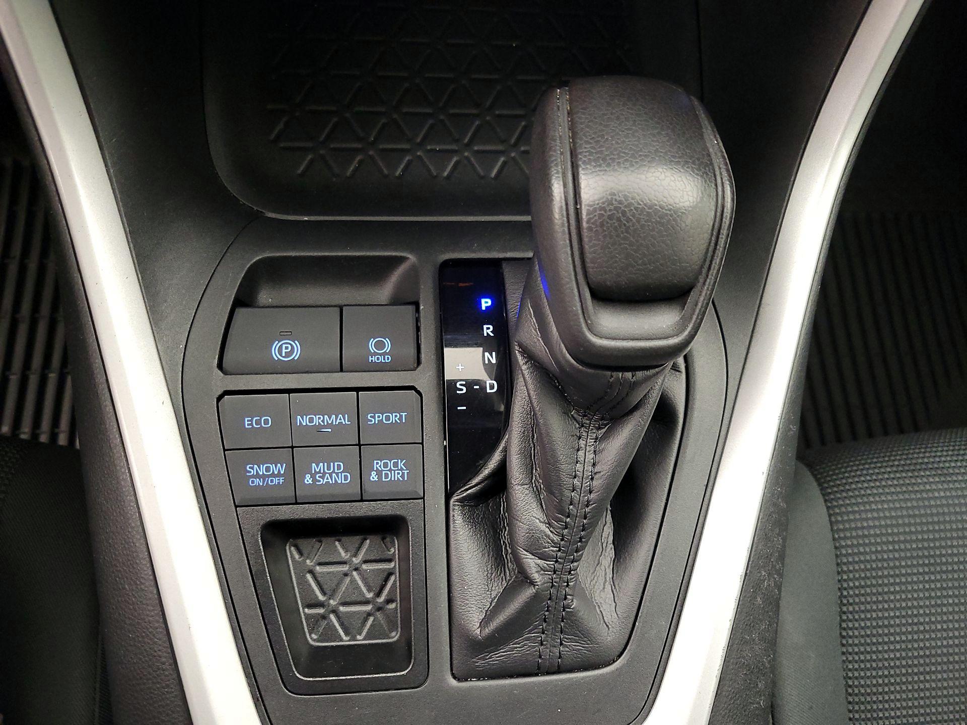 Thumbnail: 2020 Toyota RAV4 - 17