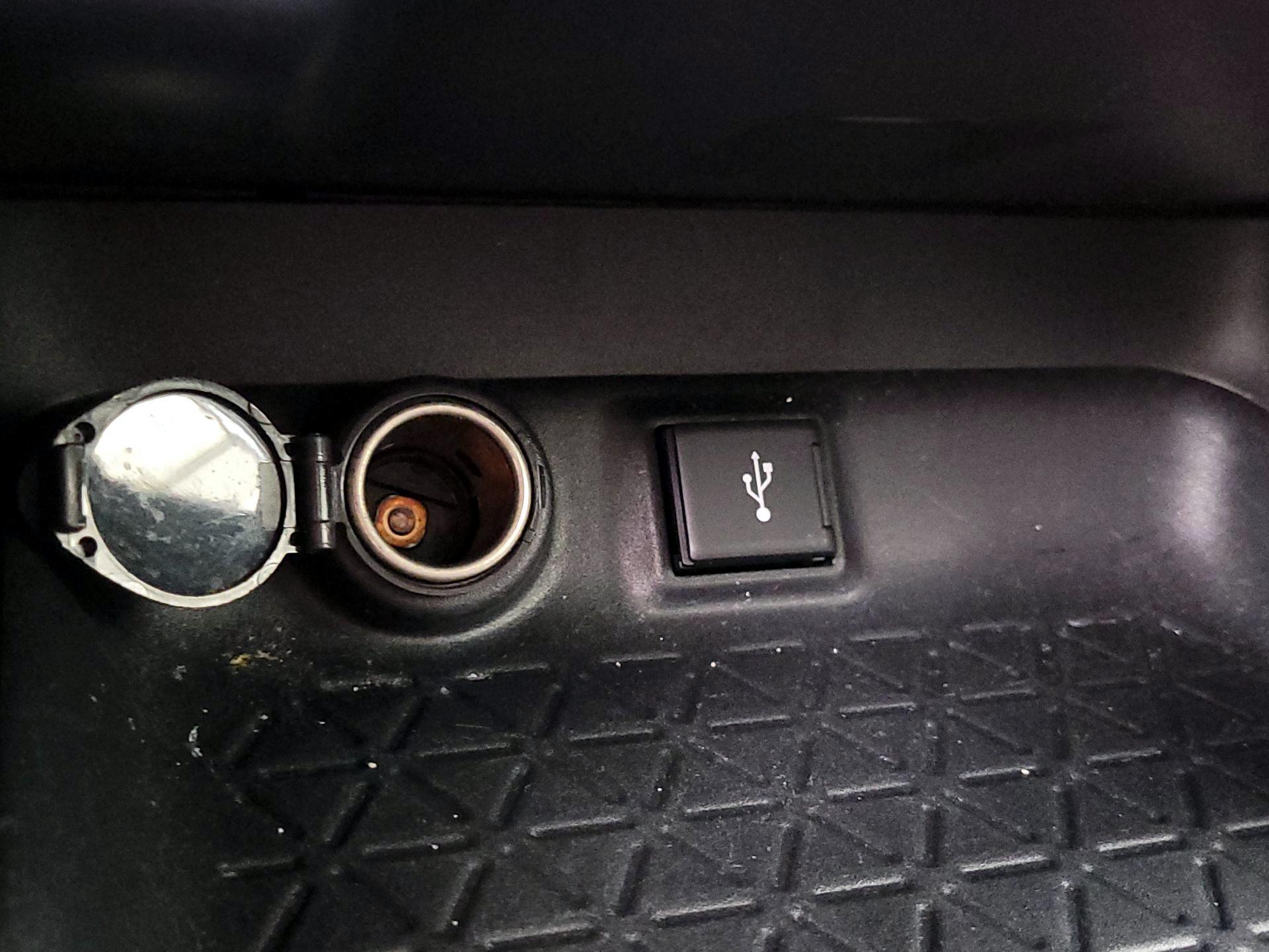 Thumbnail: 2020 Toyota RAV4 - 18