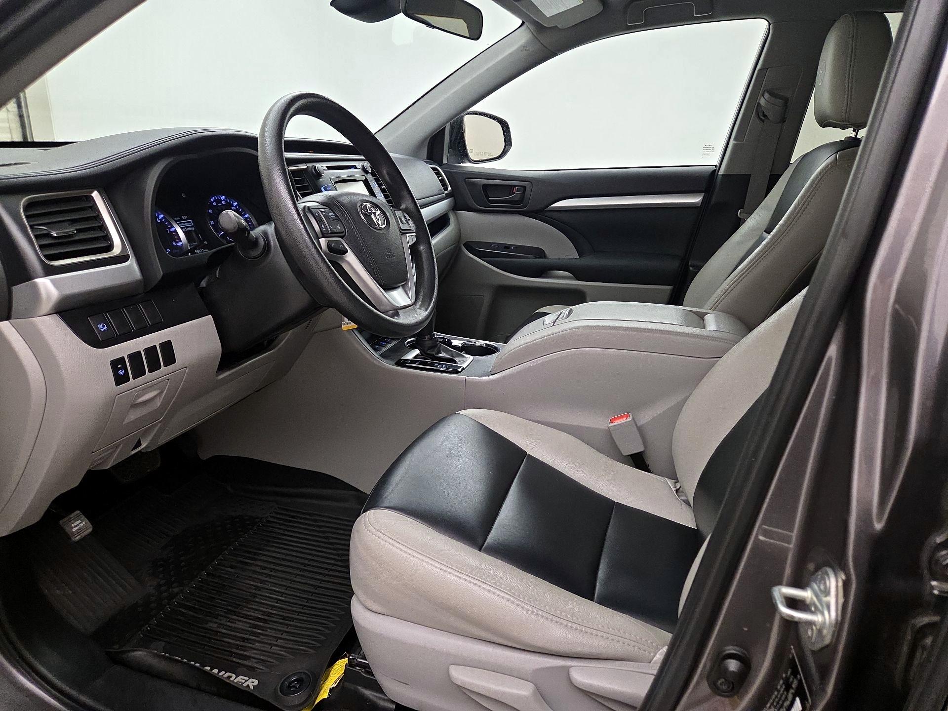 Thumbnail: 2019 Toyota Highlander - 11