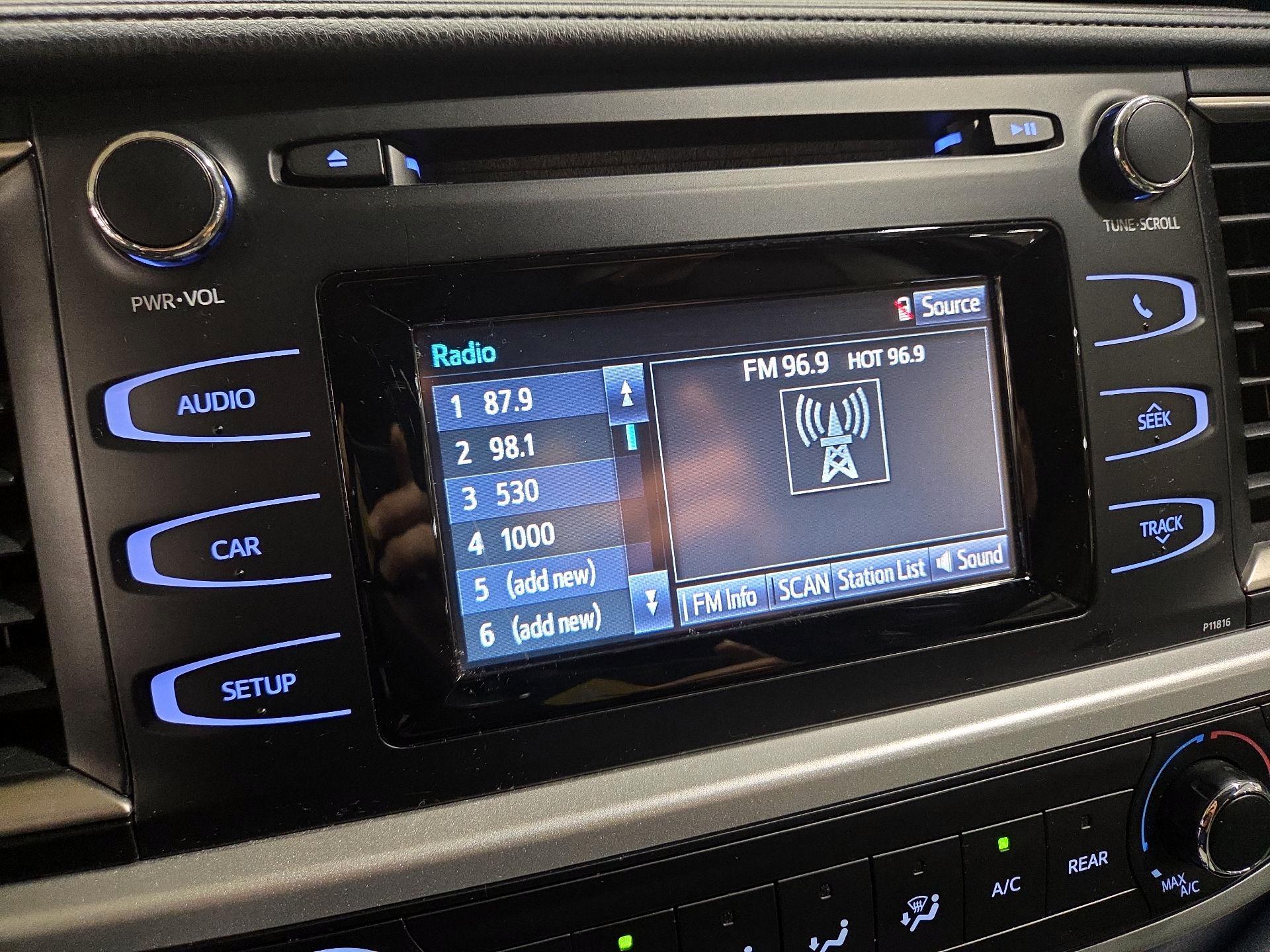 Thumbnail: 2019 Toyota Highlander - 15