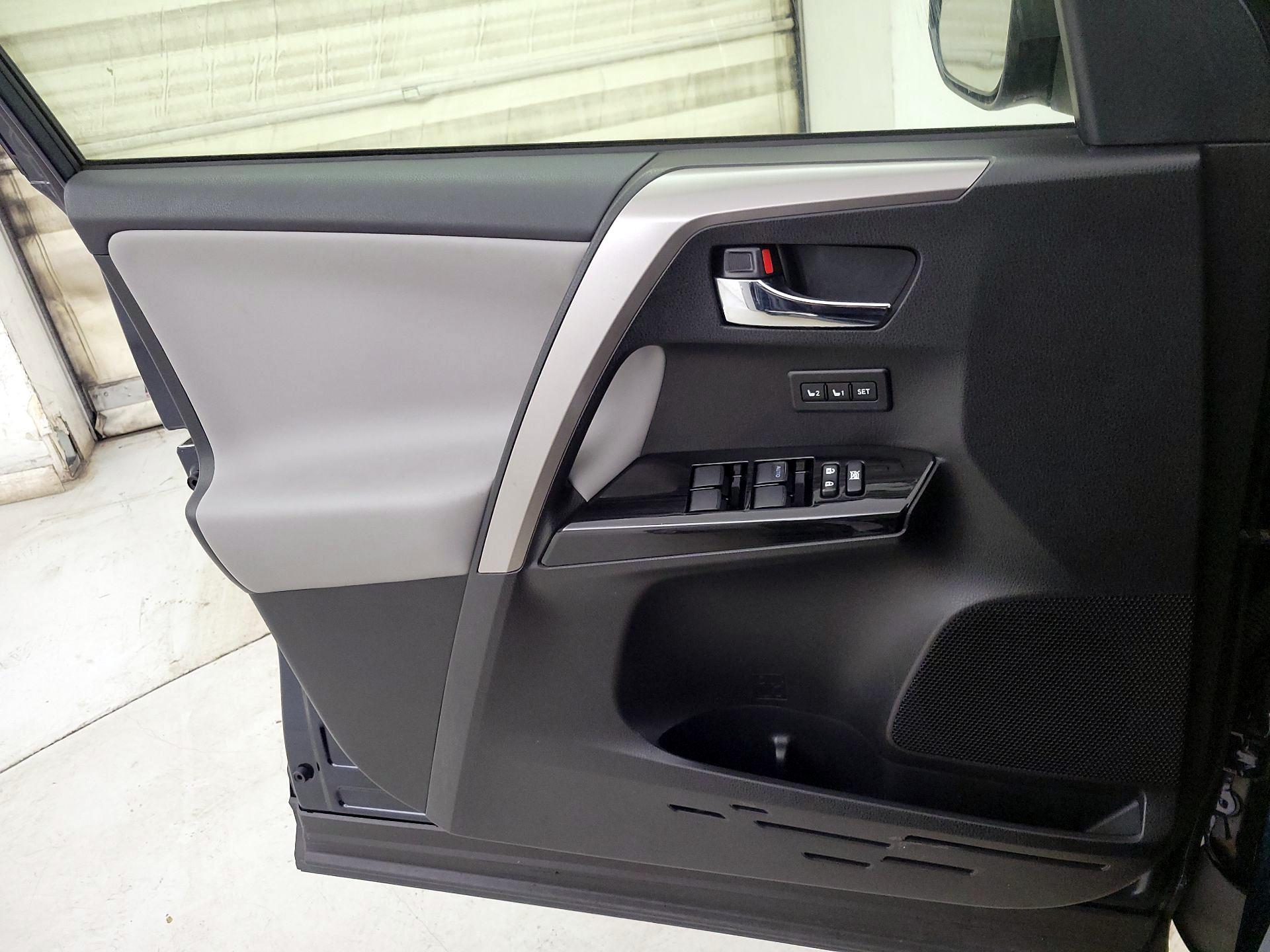 Thumbnail: 2018 Toyota RAV4 - 12