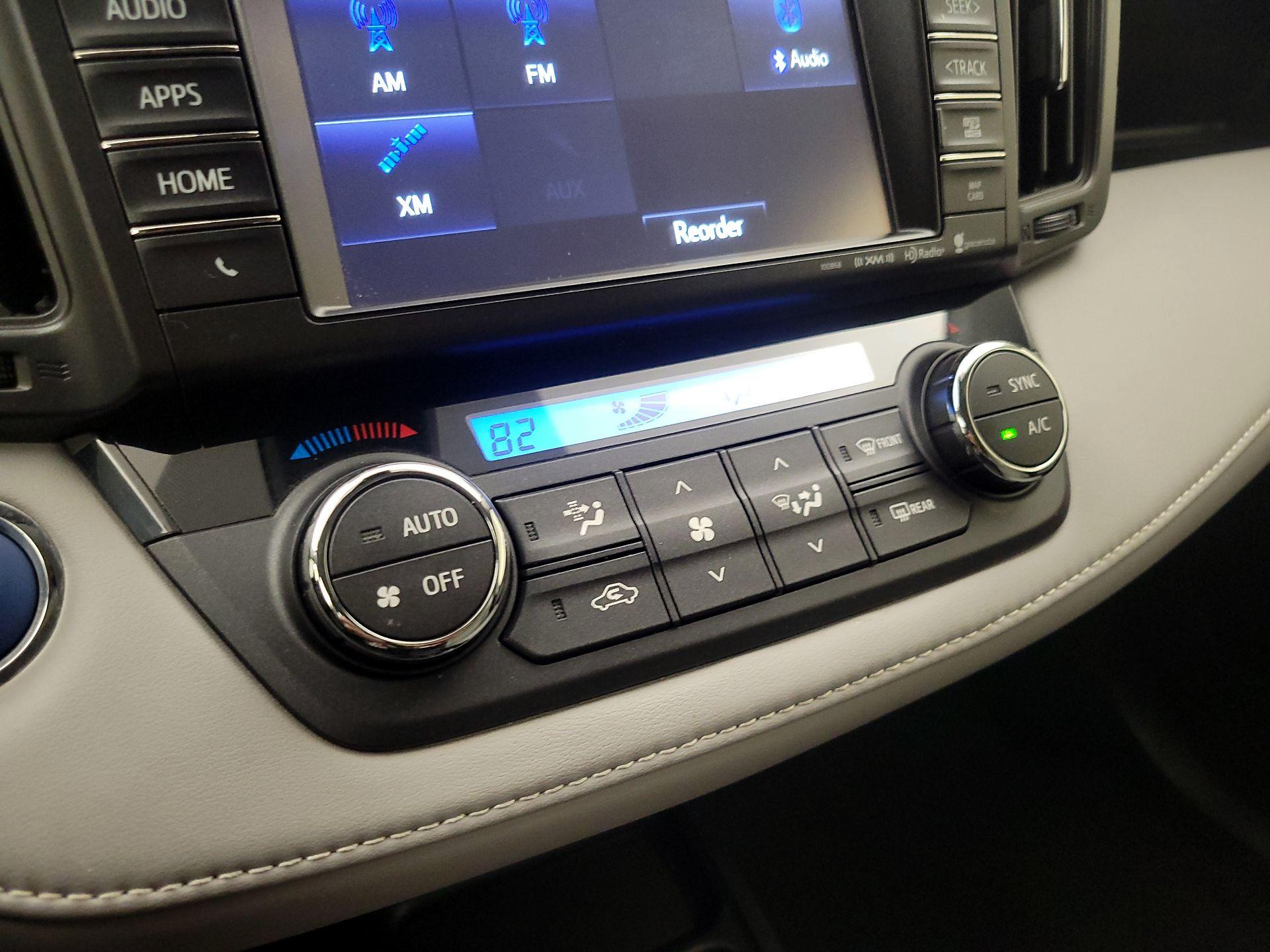 Thumbnail: 2018 Toyota RAV4 - 17