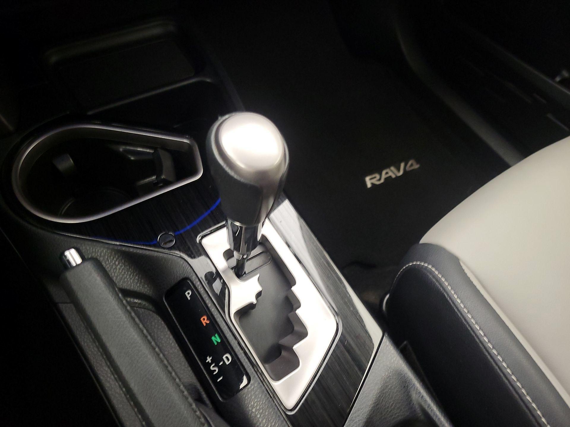 Thumbnail: 2018 Toyota RAV4 - 18