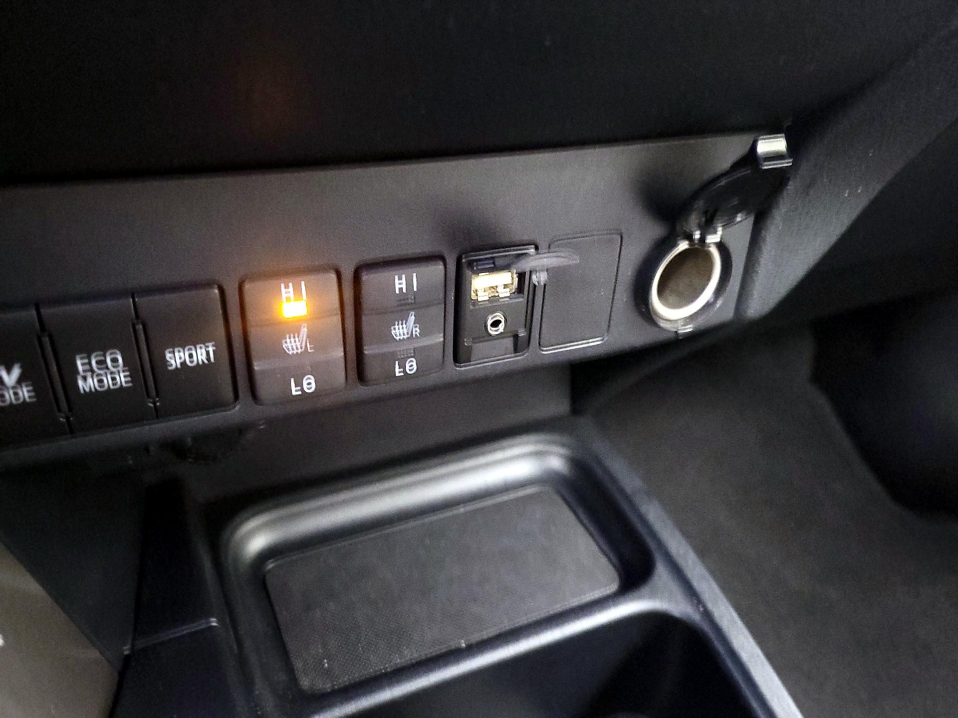 Thumbnail: 2018 Toyota RAV4 - 19