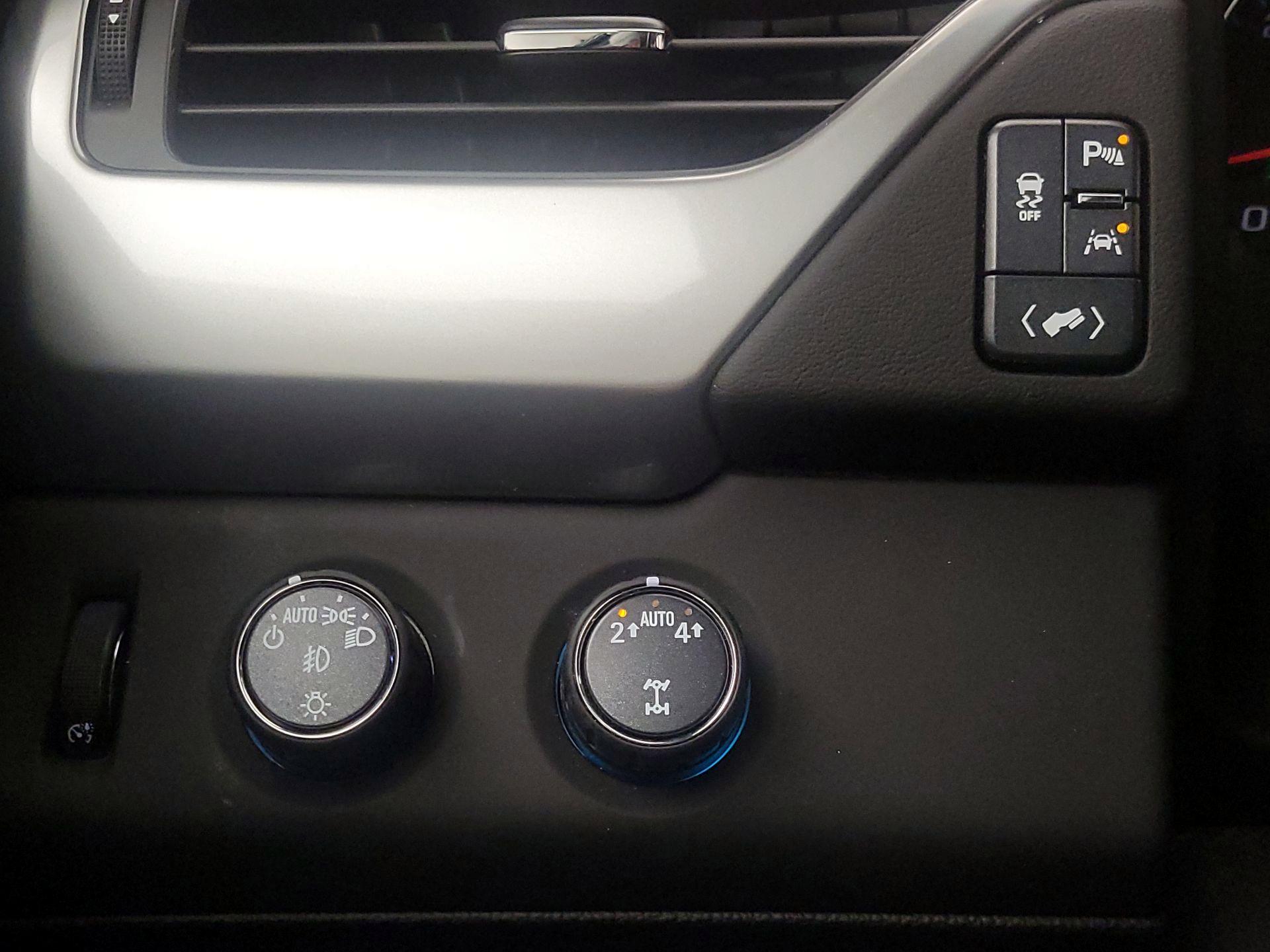 Thumbnail: 2018 Chevrolet Tahoe - 13