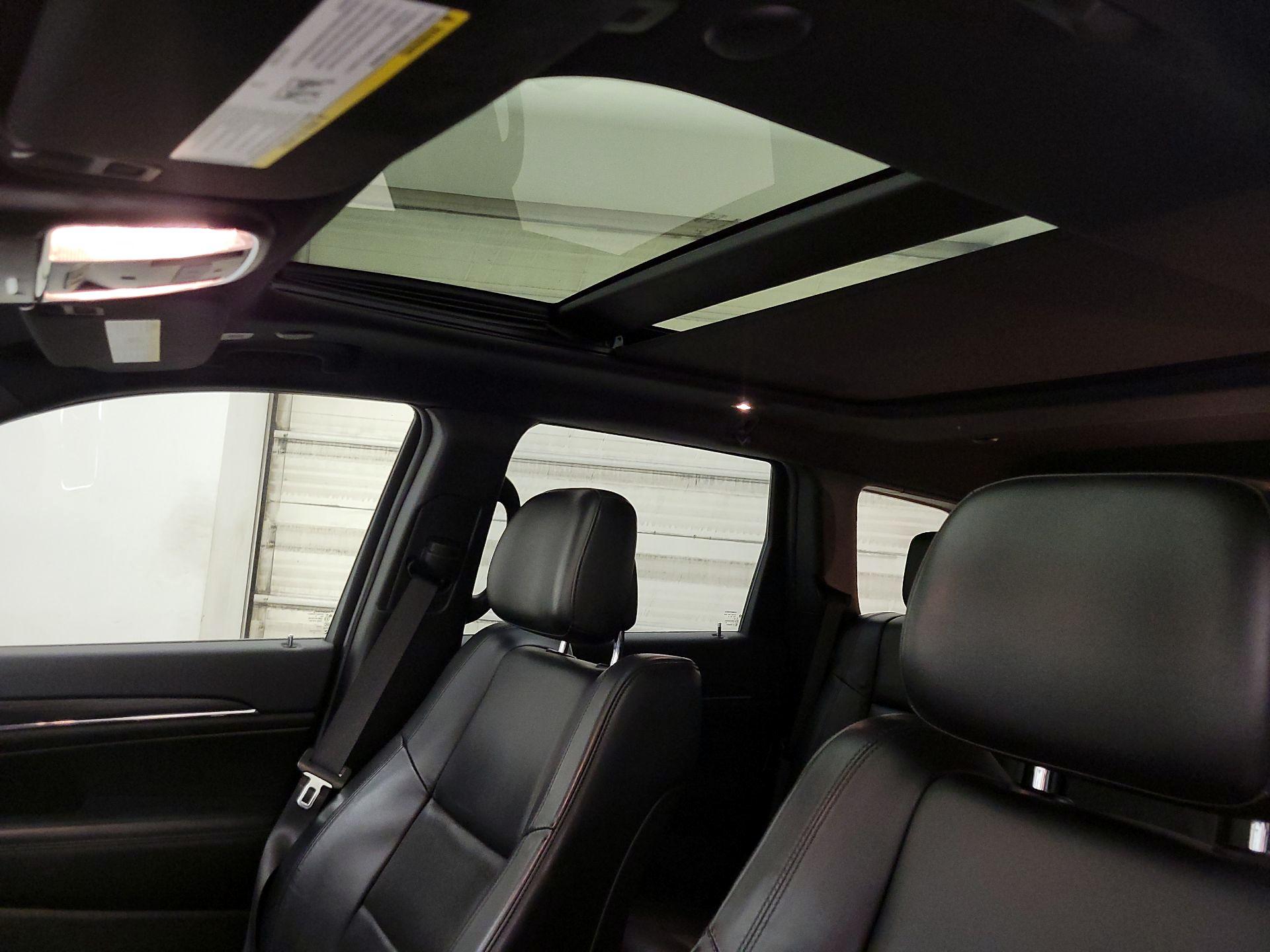 Thumbnail: 2020 Jeep Grand Cherokee - 19