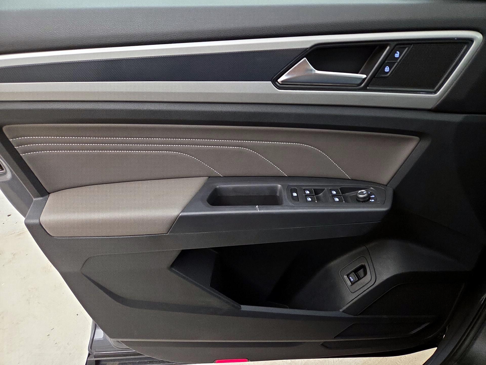 Thumbnail: 2021 Volkswagen Atlas - 12