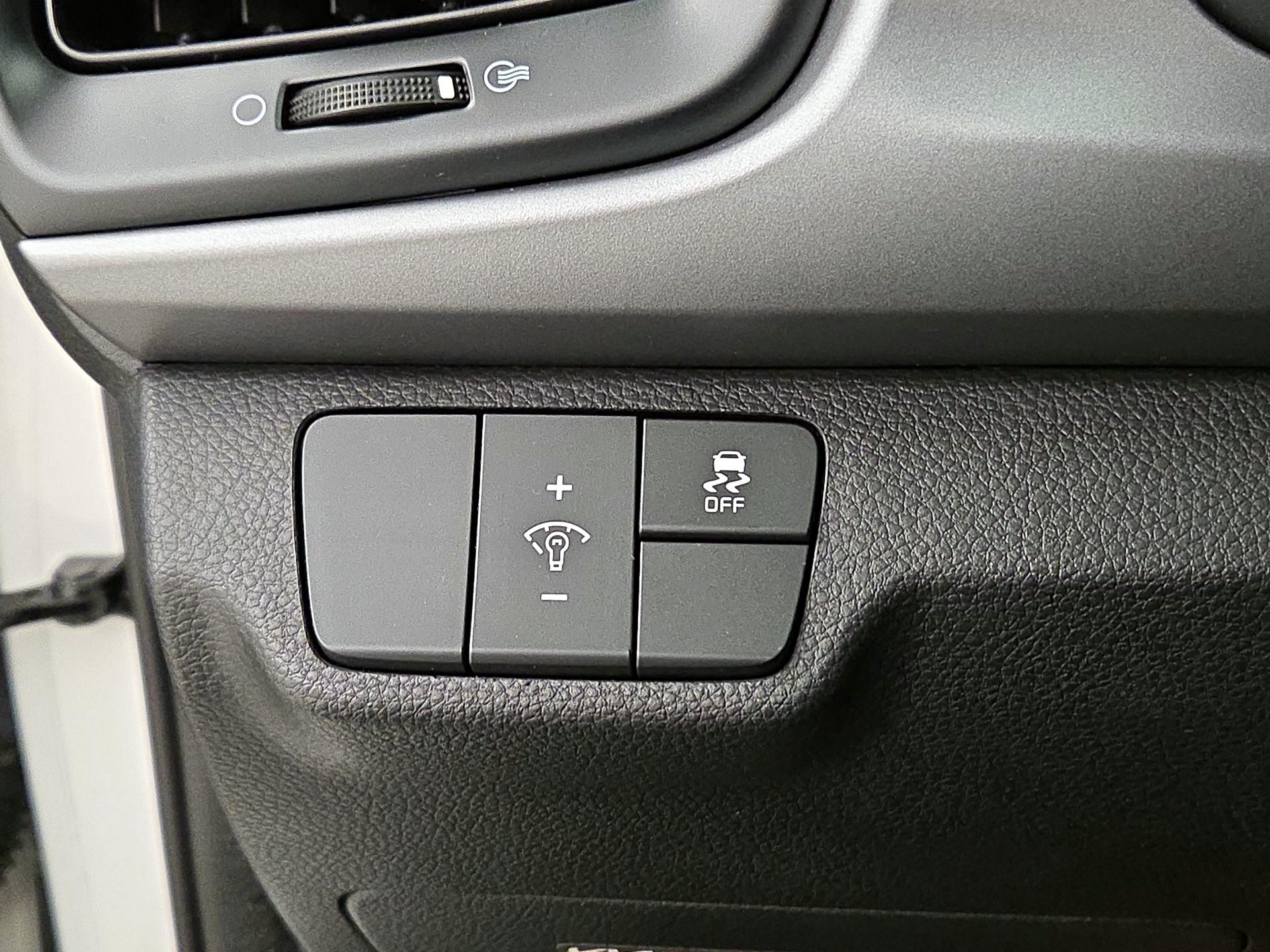 Thumbnail: 2022 Kia Rio - 13