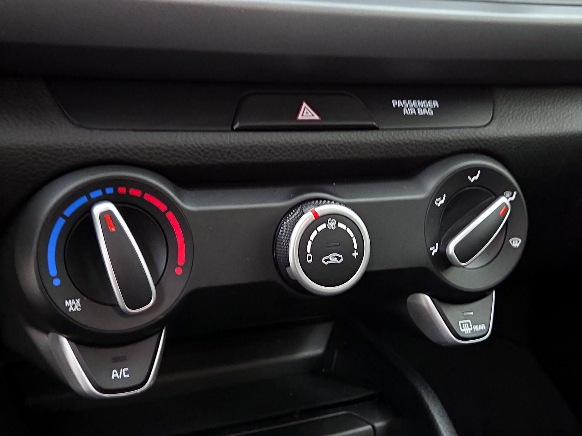 Thumbnail: 2022 Kia Rio - 16