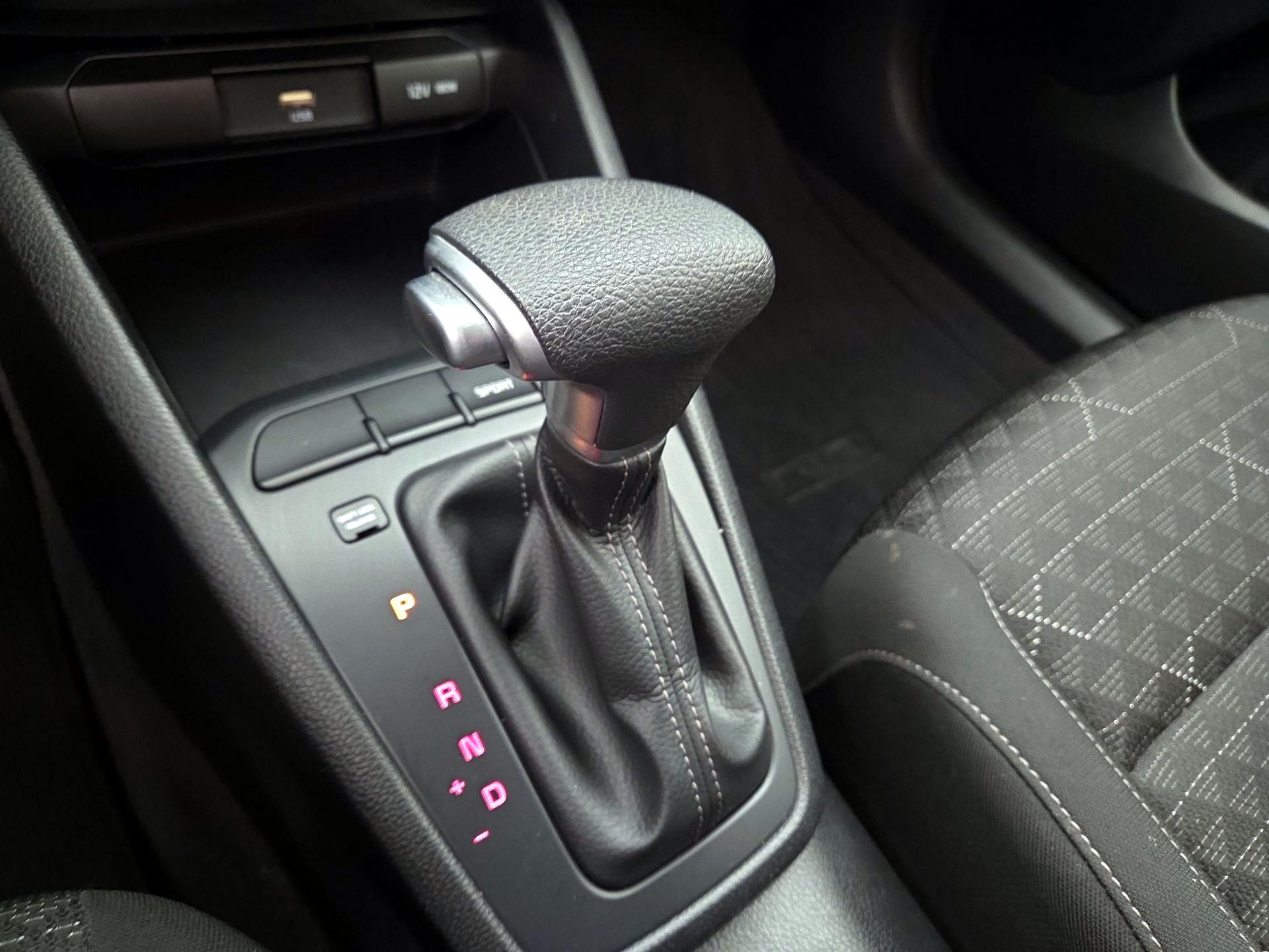 Thumbnail: 2022 Kia Rio - 17