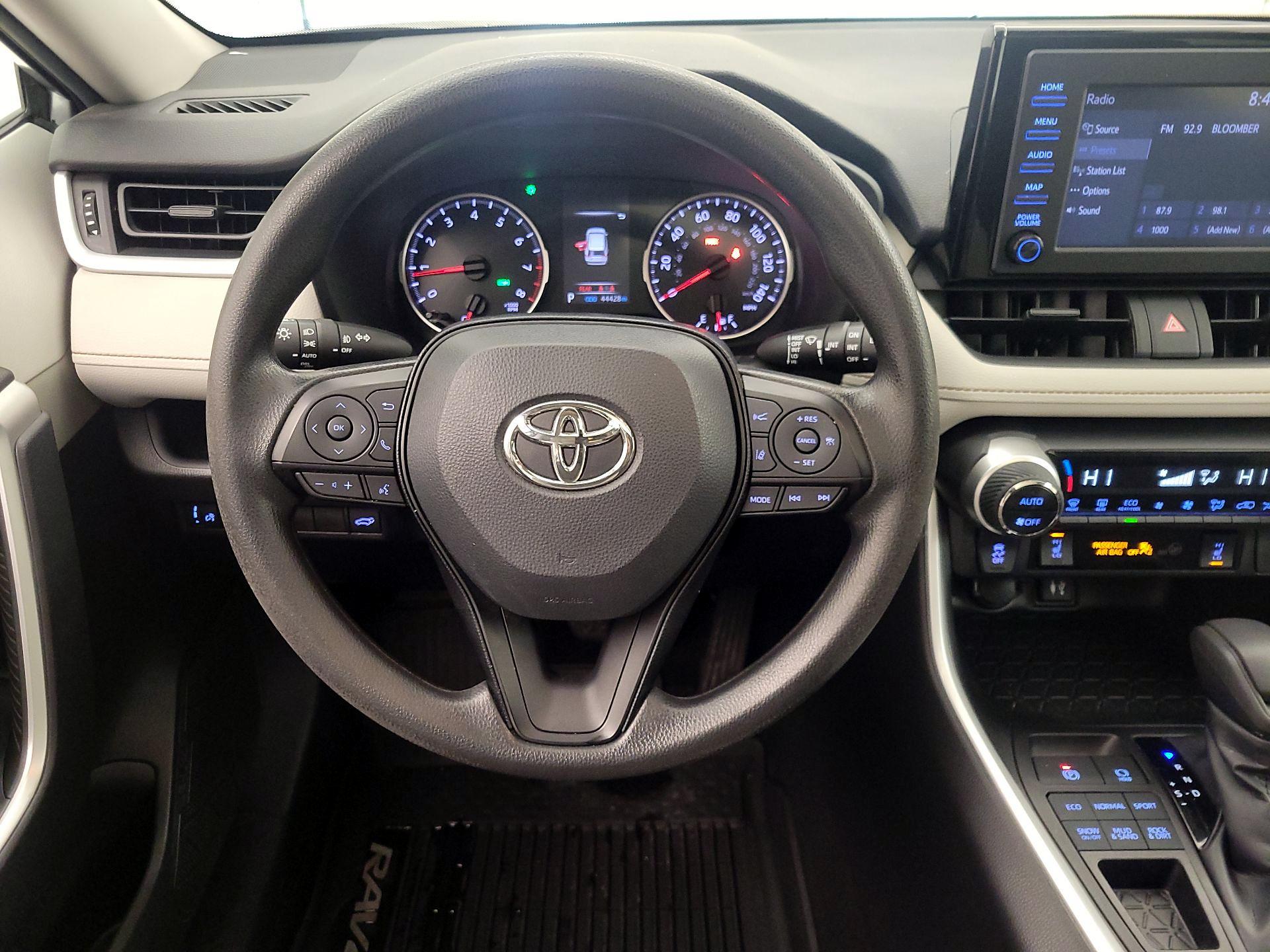 Thumbnail: 2019 Toyota RAV4 - 10