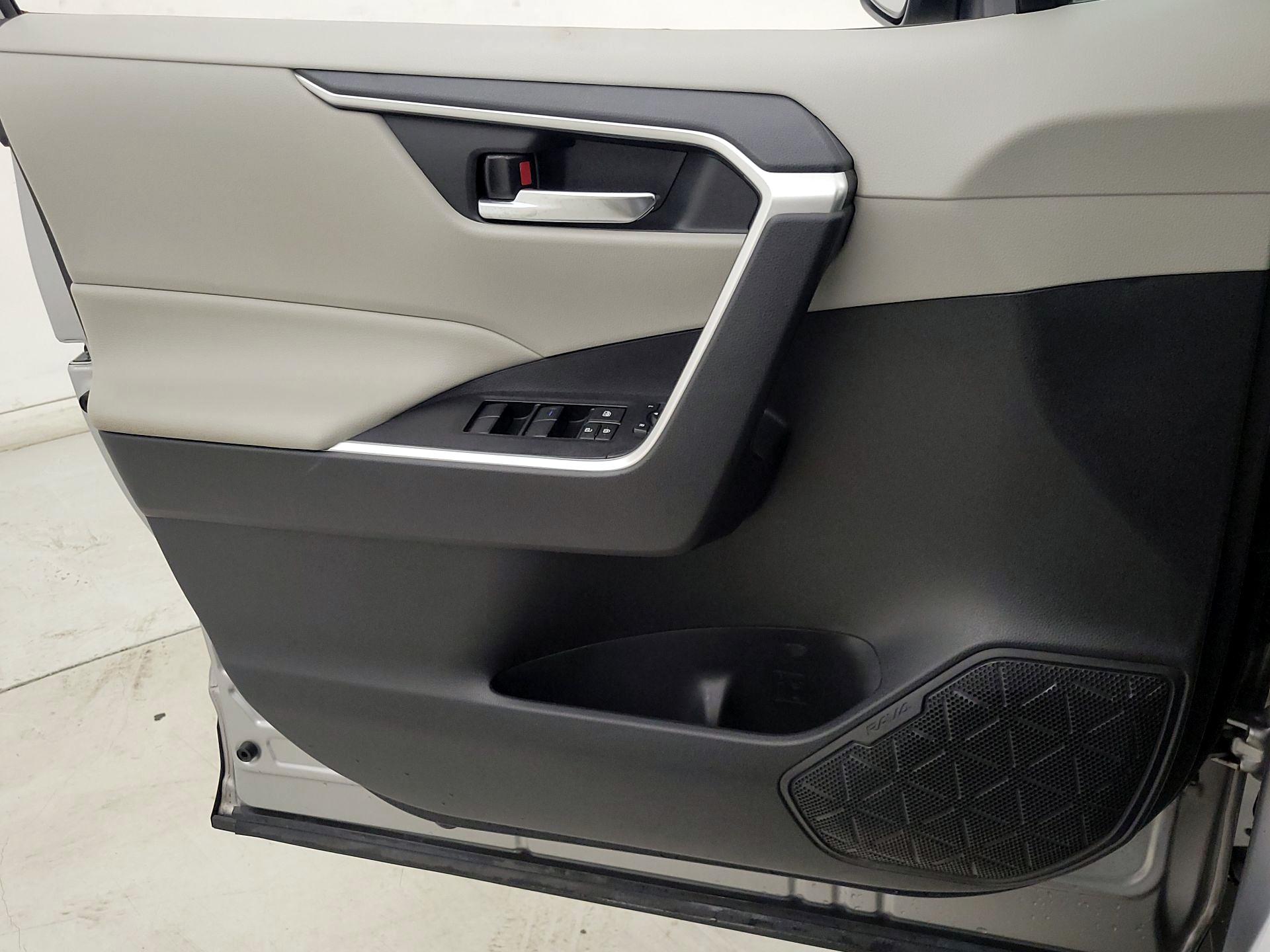 Thumbnail: 2019 Toyota RAV4 - 12