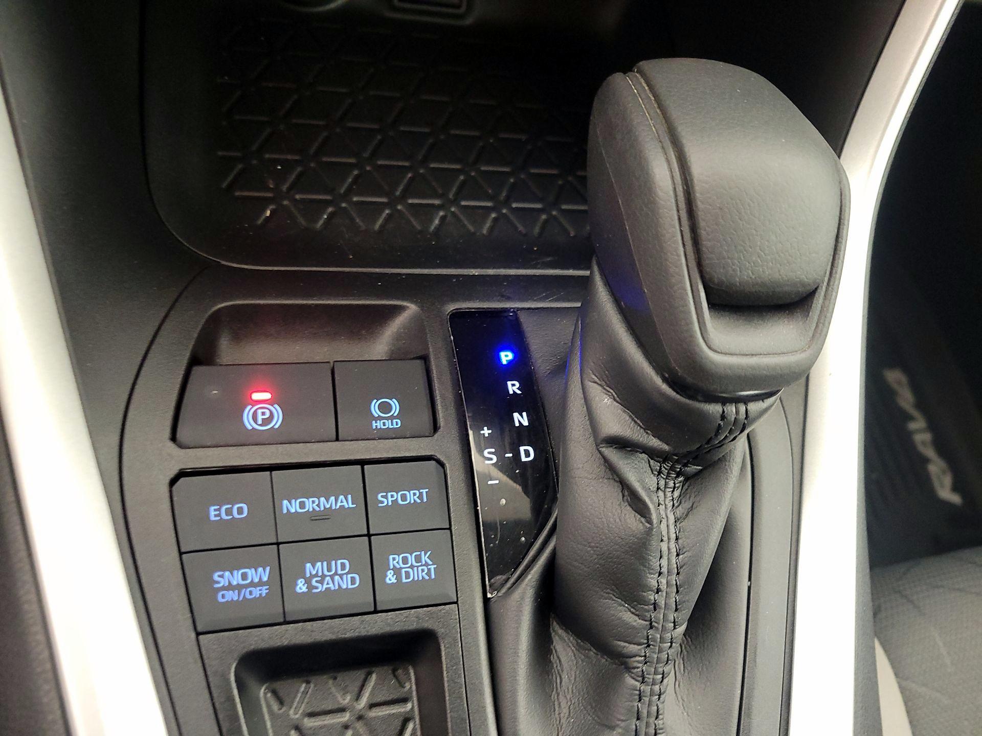 Thumbnail: 2019 Toyota RAV4 - 17