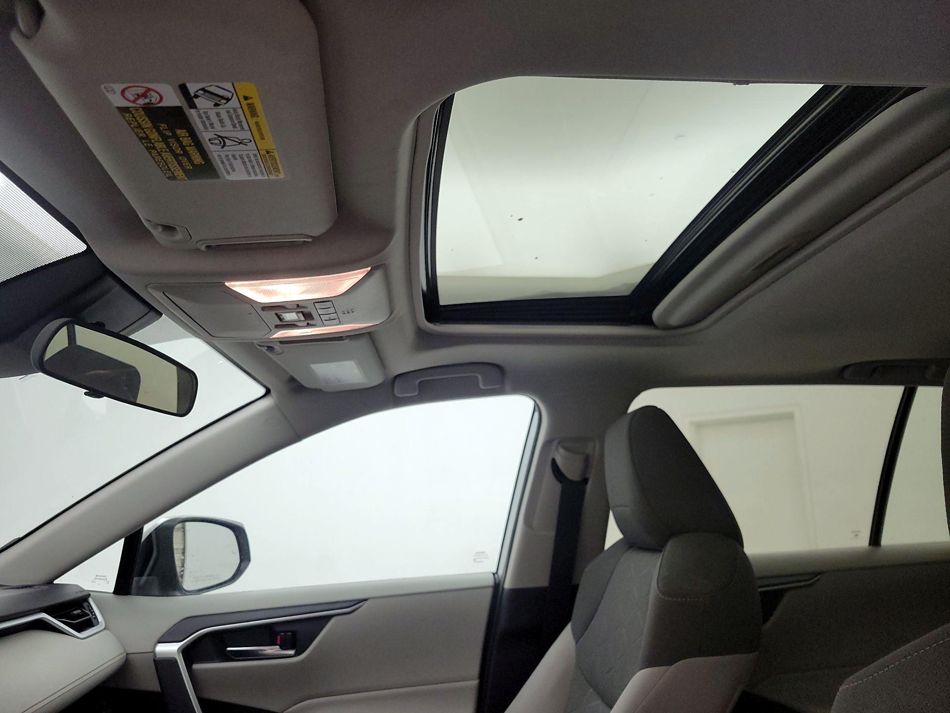 Thumbnail: 2019 Toyota RAV4 - 19