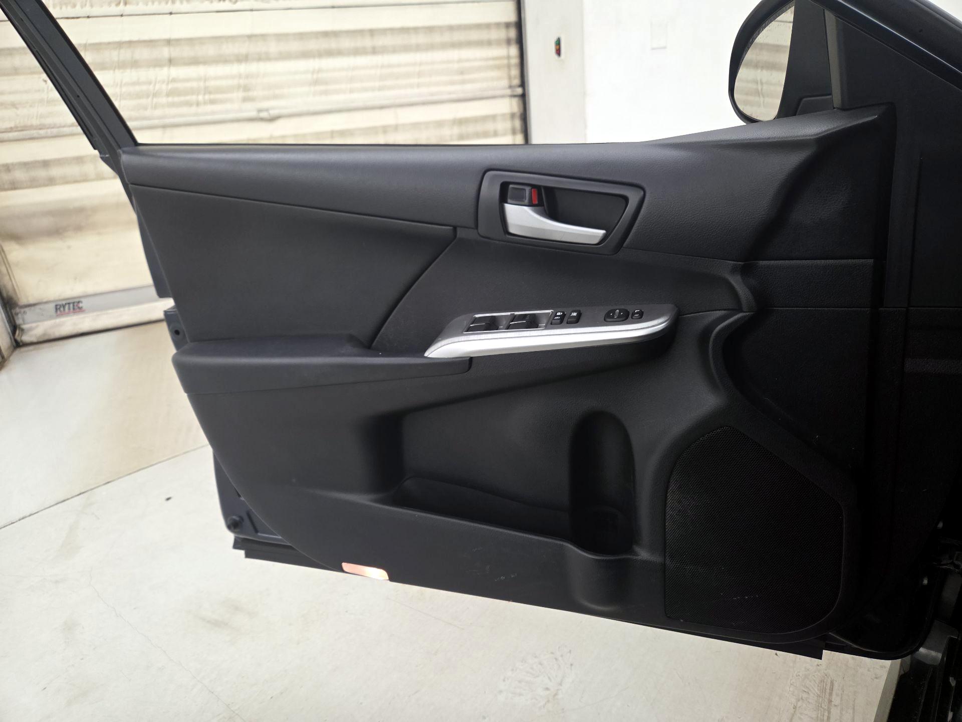 Thumbnail: 2014 Toyota Camry - 12